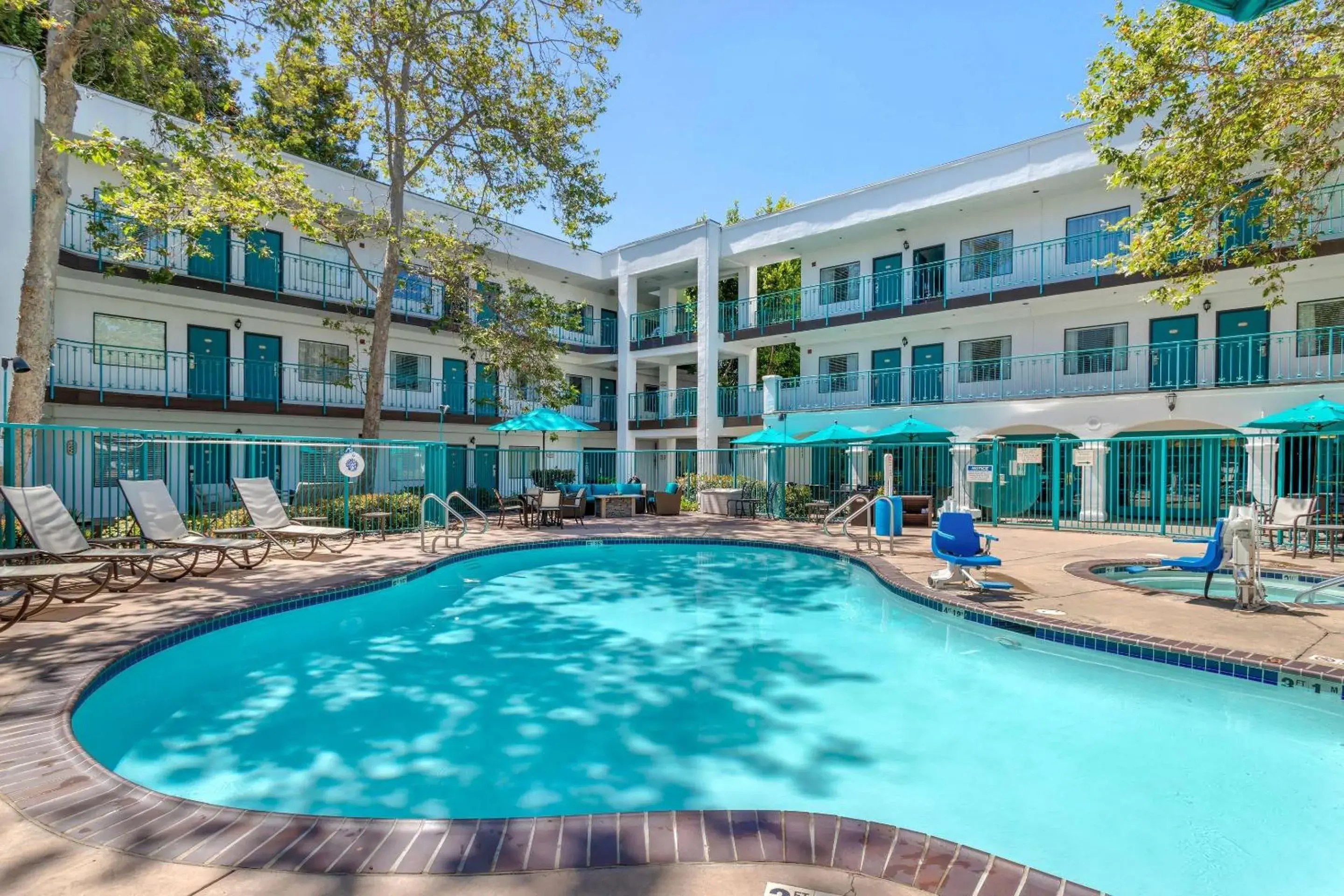 Swimming pool in Quality Suites Downtown San Luis Obispo Swimming pool in Quality Suites Downtown San Luis Obispo
