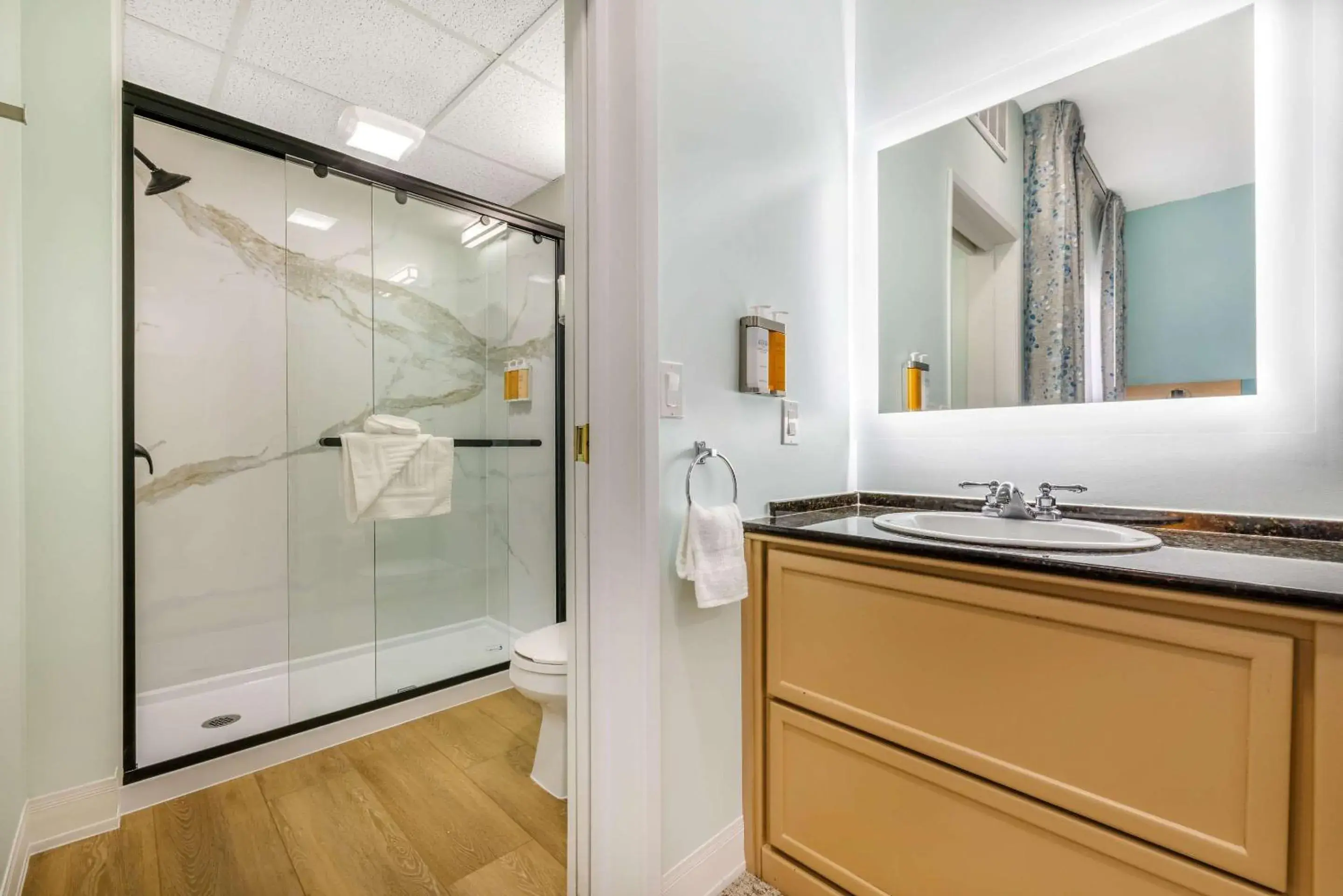 Bedroom in Quality Suites Downtown San Luis Obispo Bedroom in Quality Suites Downtown San Luis Obispo