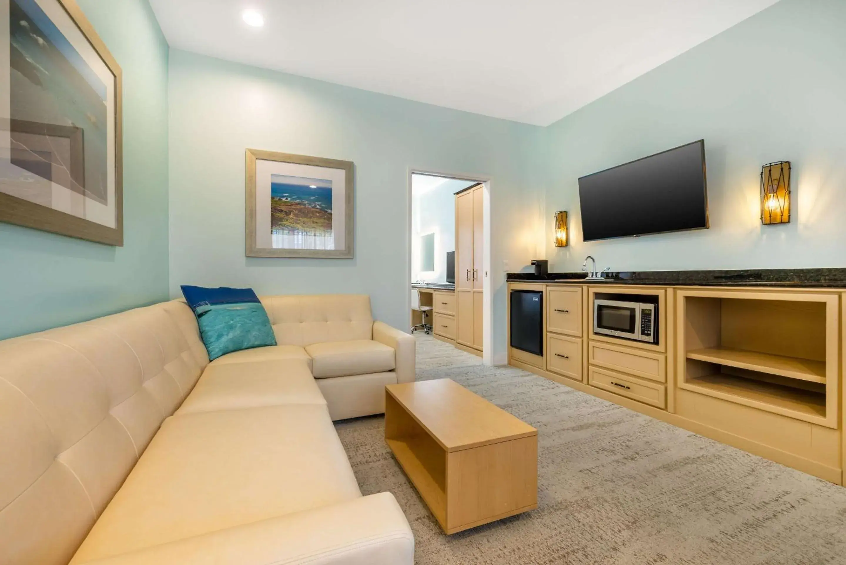 Bedroom in Quality Suites Downtown San Luis Obispo Bedroom in Quality Suites Downtown San Luis Obispo