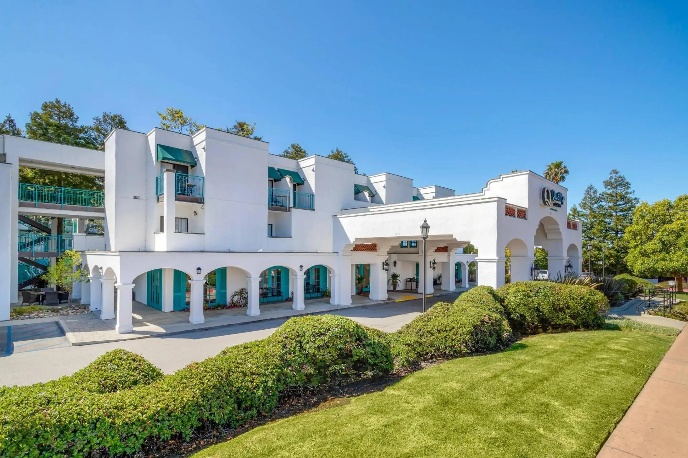 Property building in Quality Suites Downtown San Luis Obispo Property building in Quality Suites Downtown San Luis Obispo