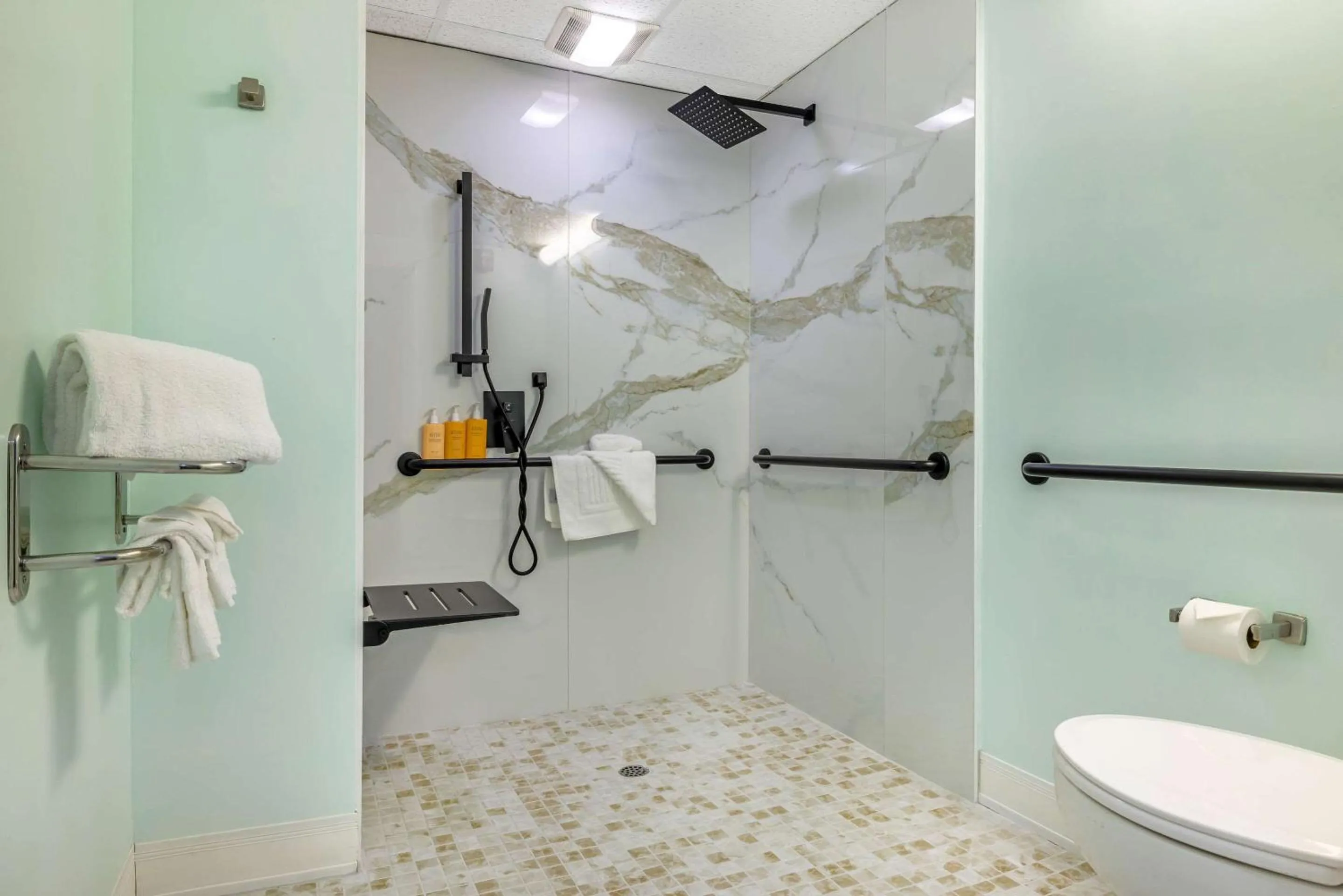 Bedroom in Quality Suites Downtown San Luis Obispo