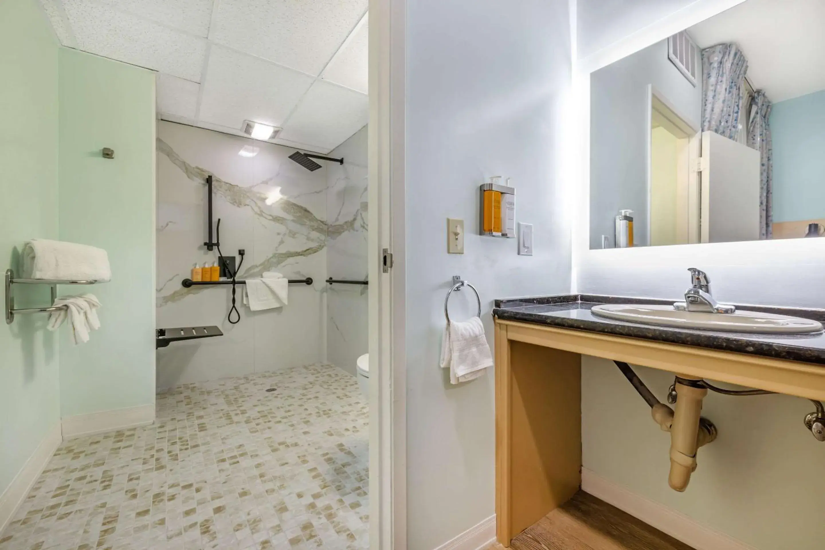 Bedroom in Quality Suites Downtown San Luis Obispo Bedroom in Quality Suites Downtown San Luis Obispo