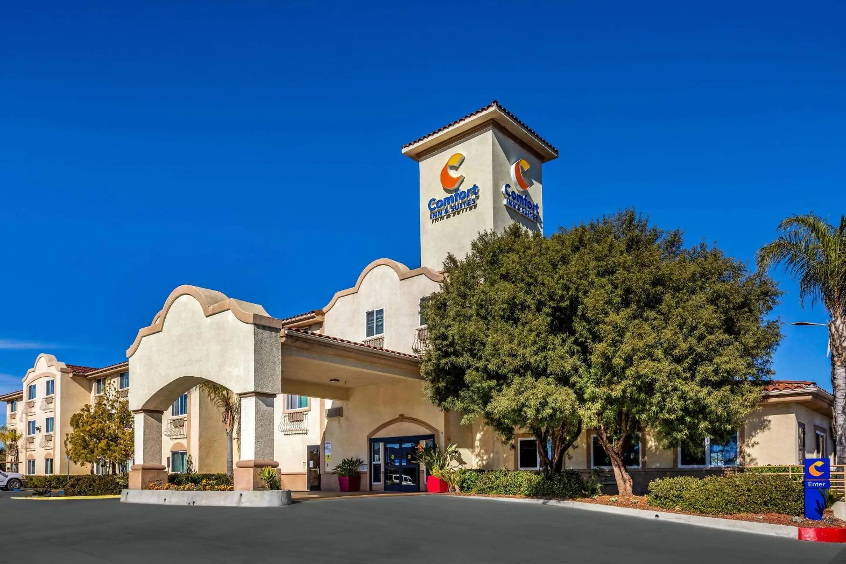 Property building in Comfort Inn & Suites Murrieta Temecula Wine Country Property building in Comfort Inn & Suites Murrieta Temecula Wine Country