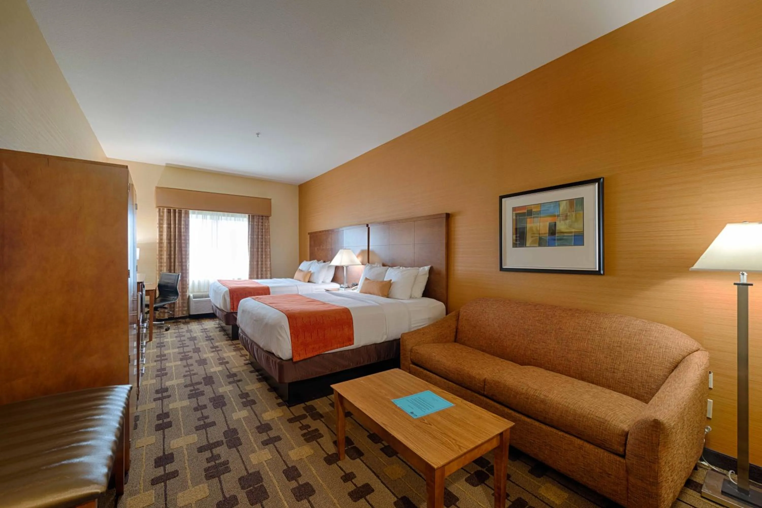 Bed in Best Western Plus Delta Inn & Suites