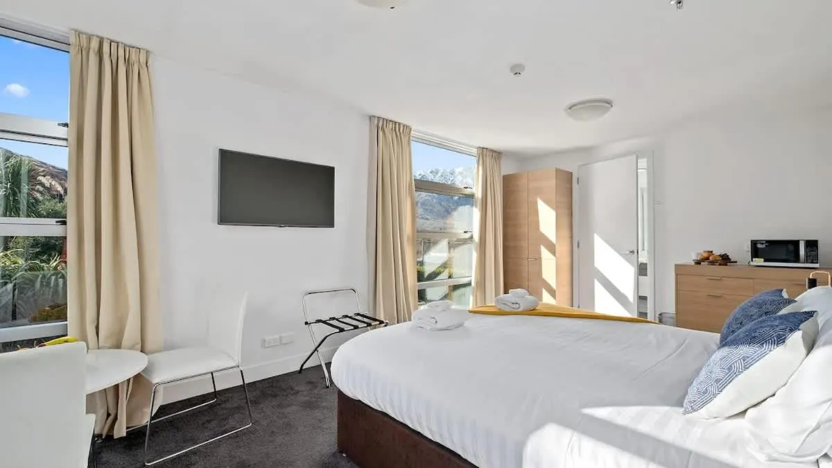 Marina Apartment 406