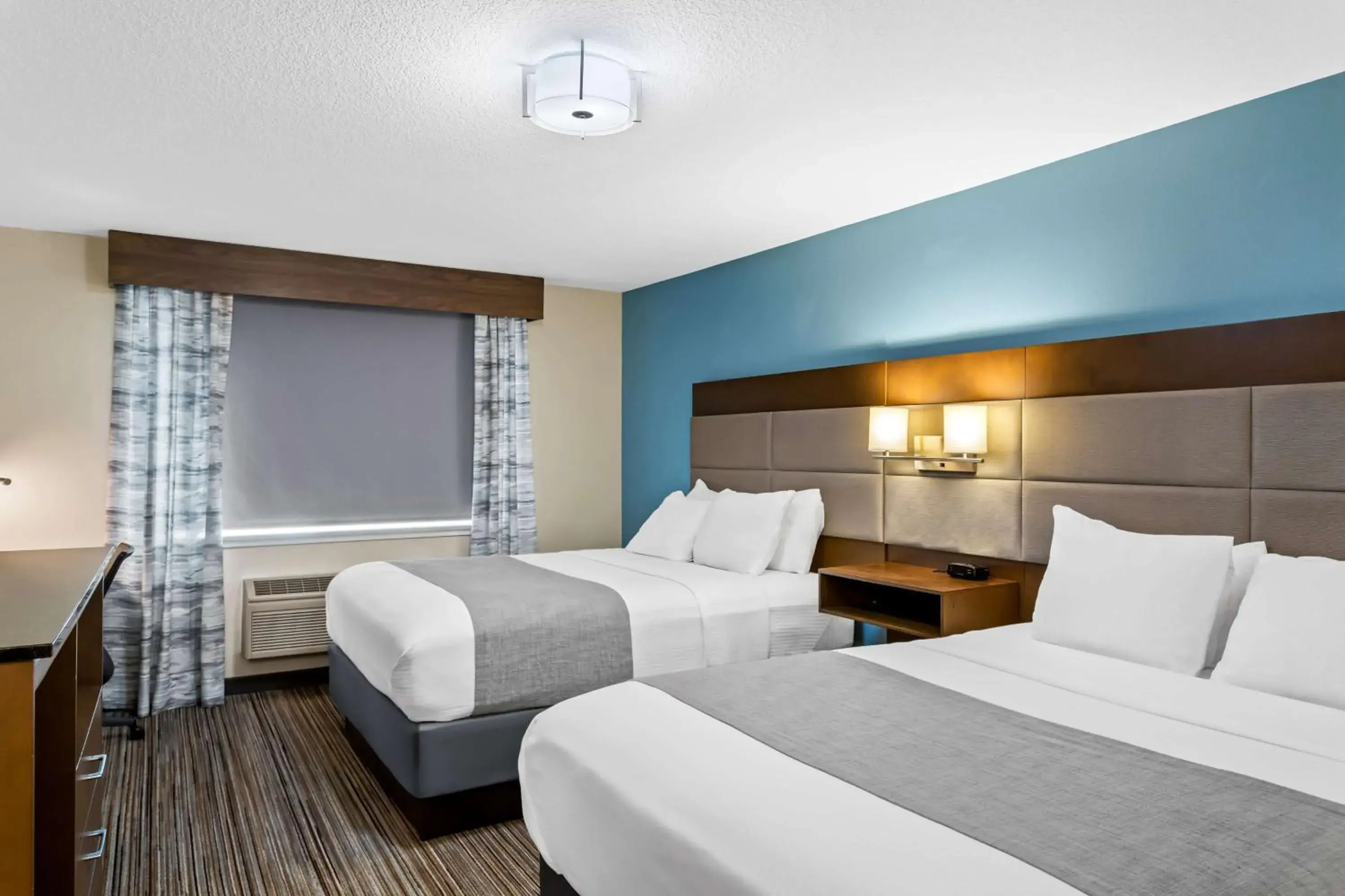 Queen Room with Two Queen Beds - Non-Smoking/Pet Friendly in Best Western Paradise Hotel Queen Room with Two Queen Beds - Non-Smoking/Pet Friendly in Best Western Paradise Hotel