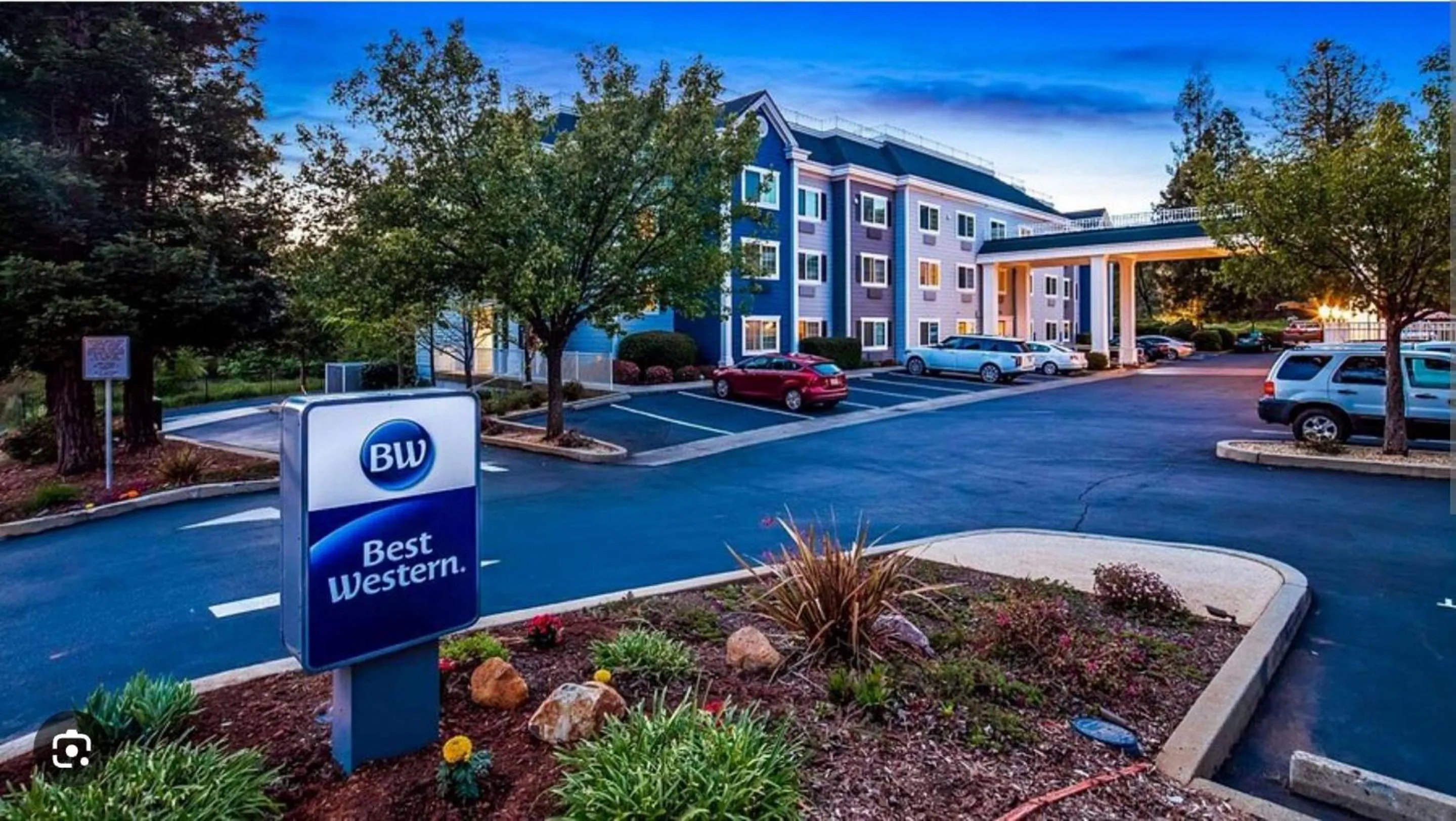 Property building in Best Western Paradise Hotel