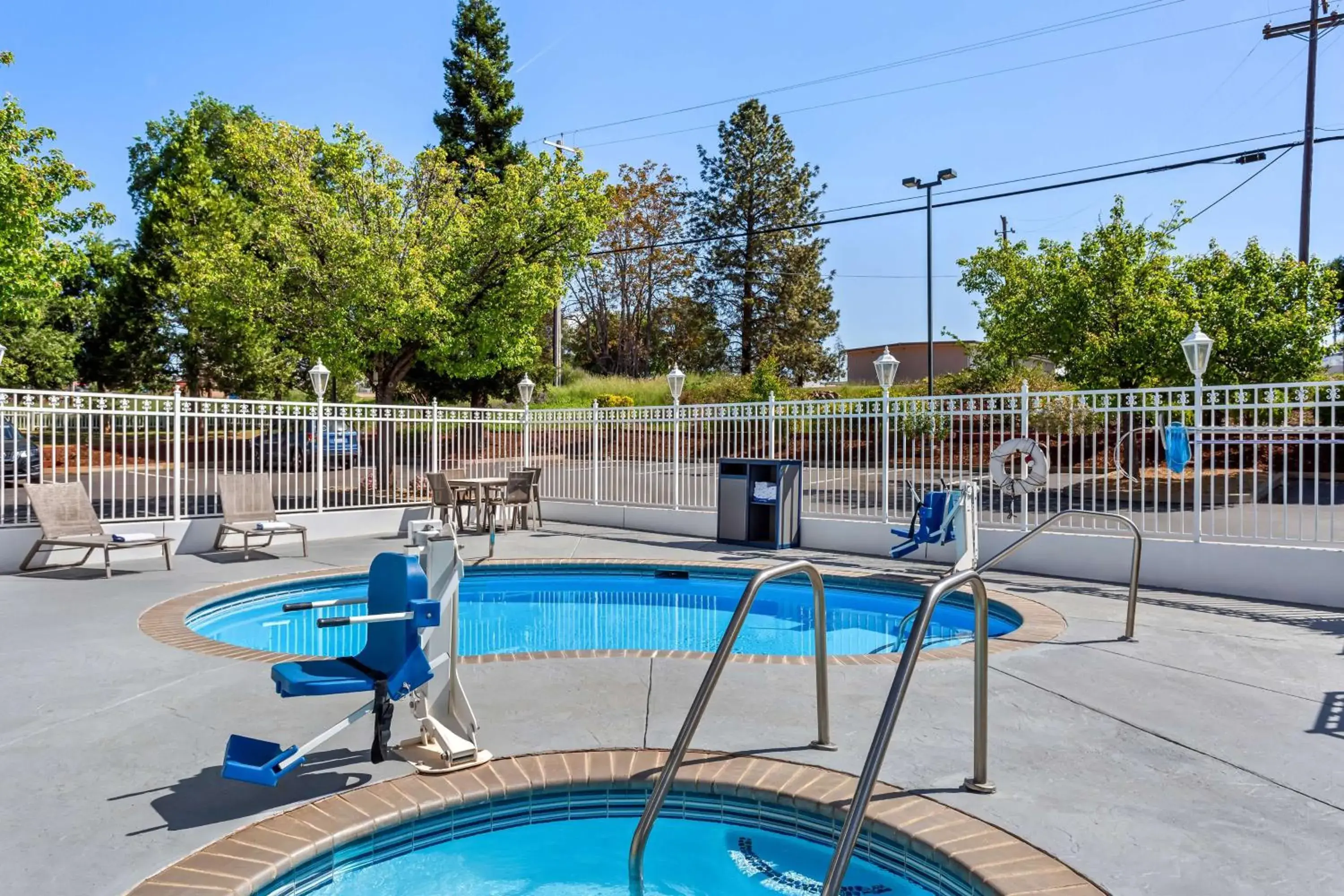 Pool view in Best Western Paradise Hotel Pool view in Best Western Paradise Hotel