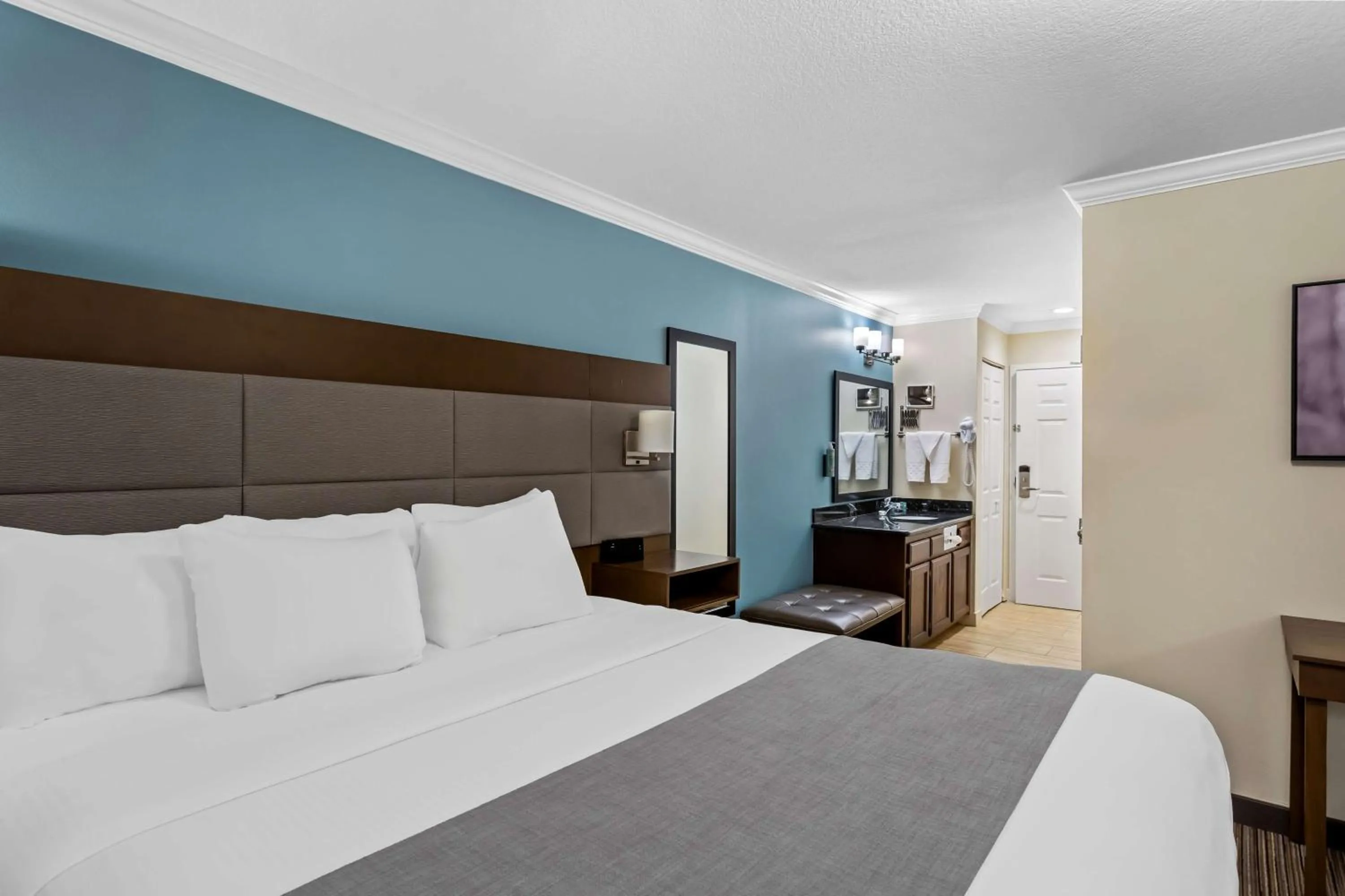 Bedroom, Bed in Best Western Paradise Hotel