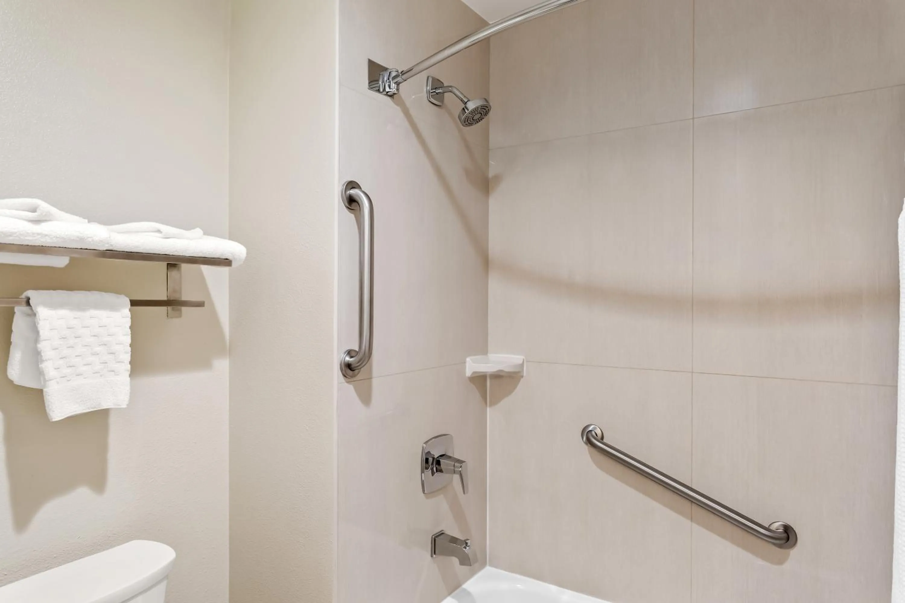 Shower in Best Western Paradise Hotel