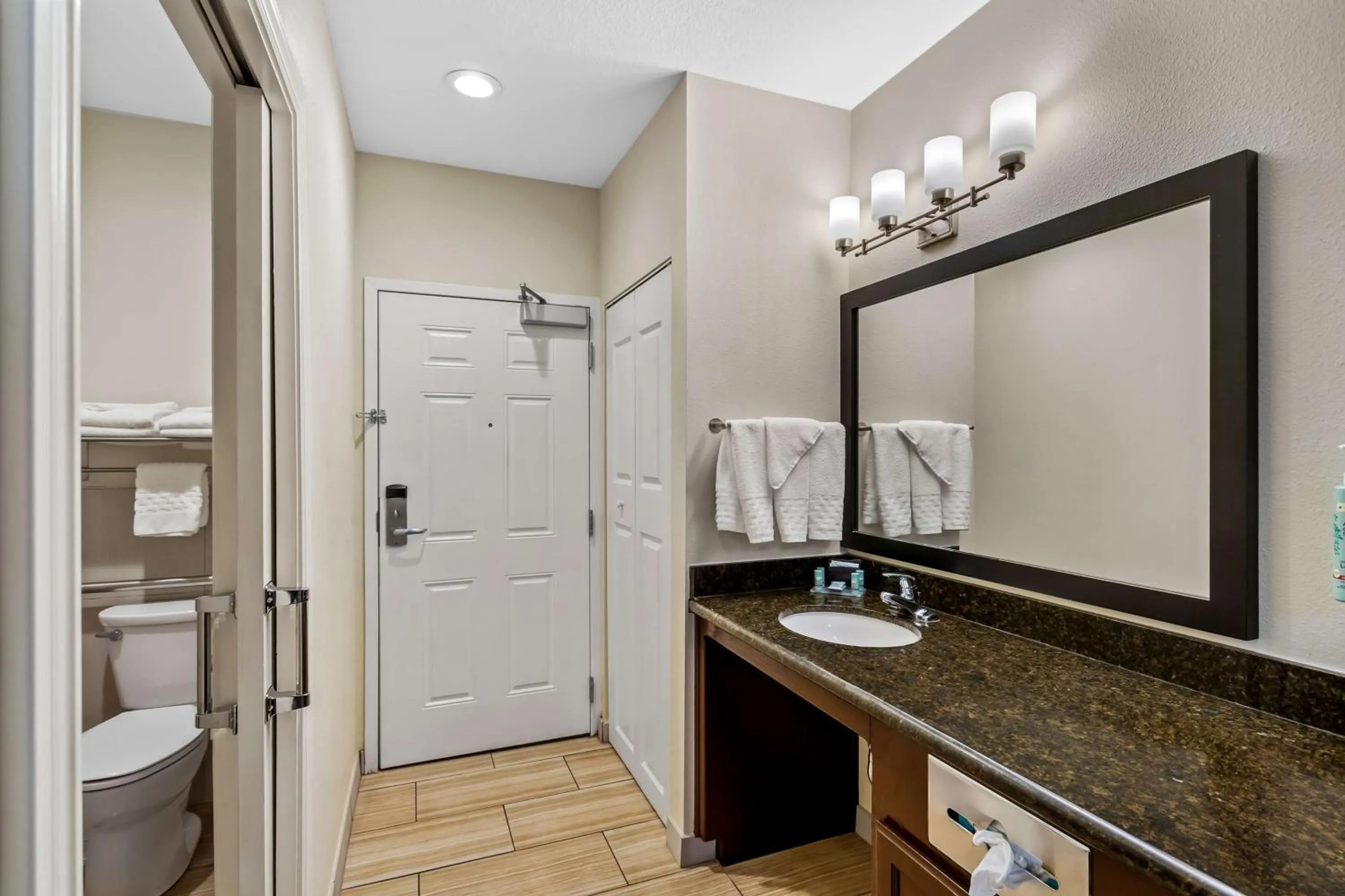 Bedroom in Best Western Paradise Hotel