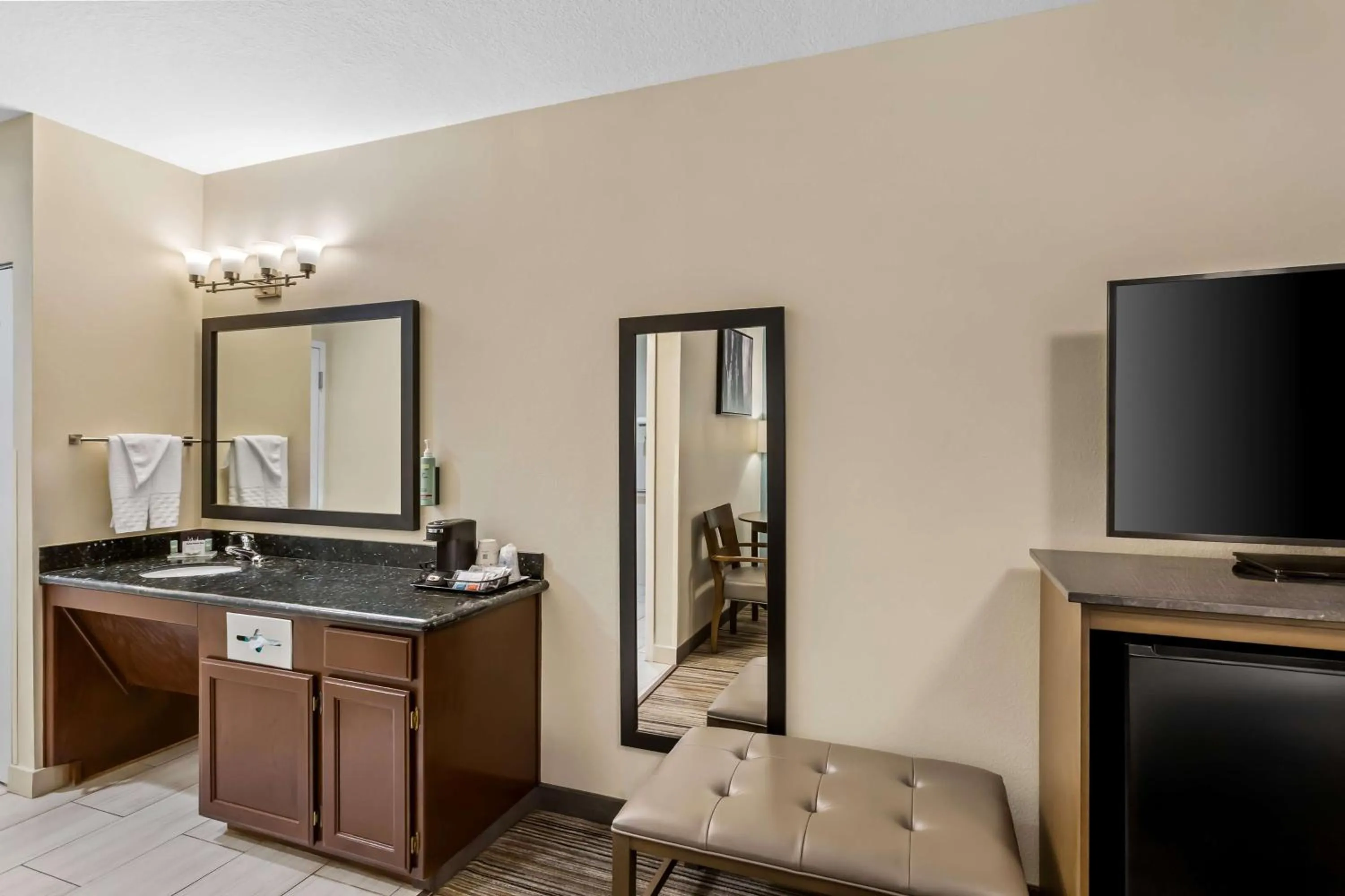 Bedroom in Best Western Paradise Hotel