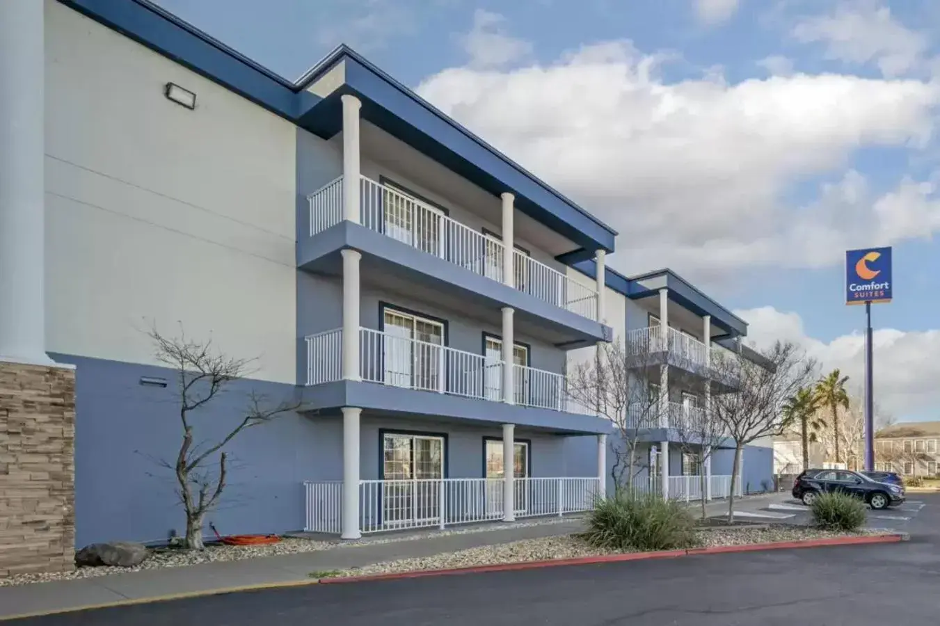 Property building in Comfort Suites Red Bluff near I-5 Property building in Comfort Suites Red Bluff near I-5