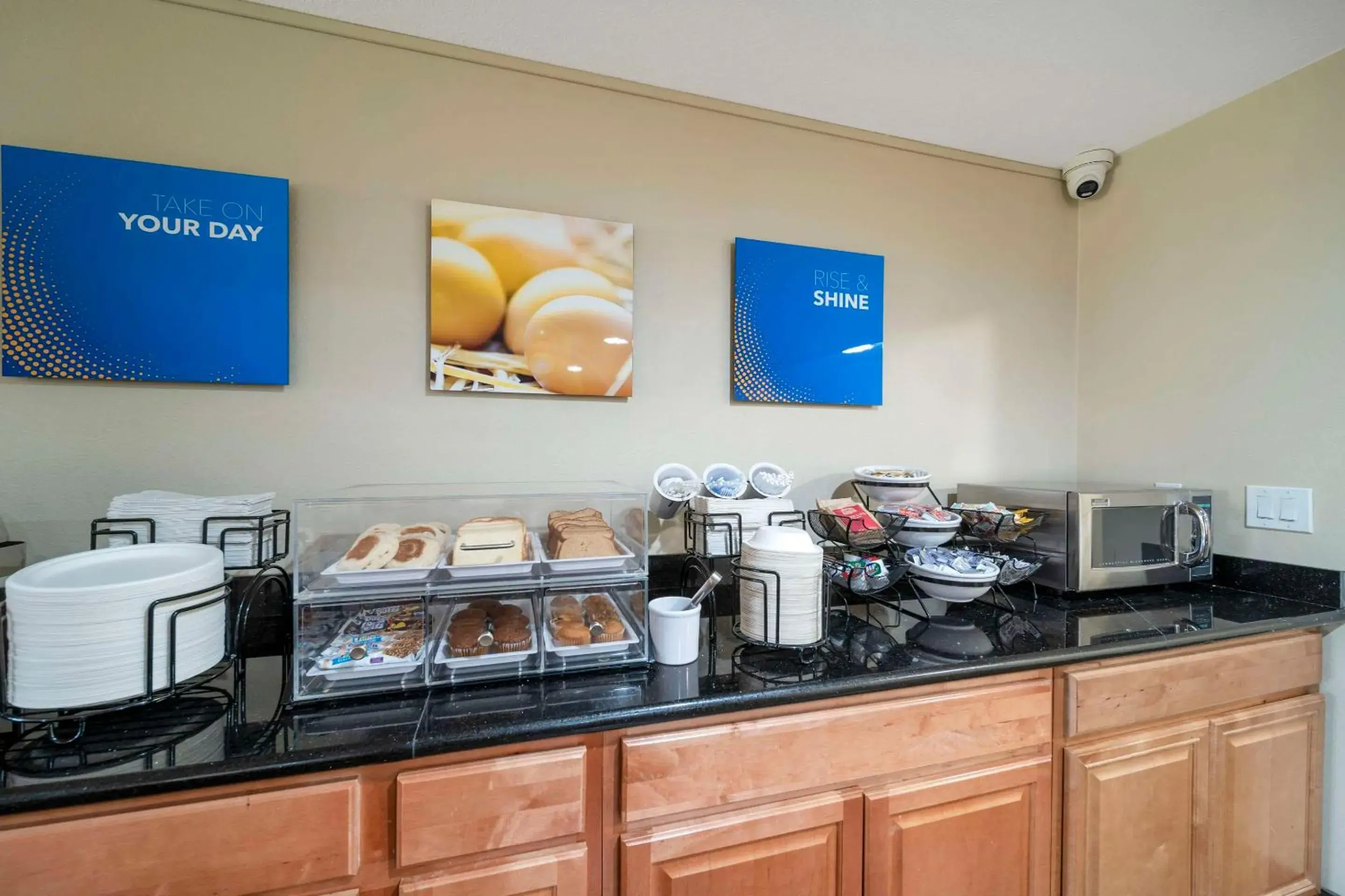 Breakfast in Comfort Suites Red Bluff near I-5 Breakfast in Comfort Suites Red Bluff near I-5