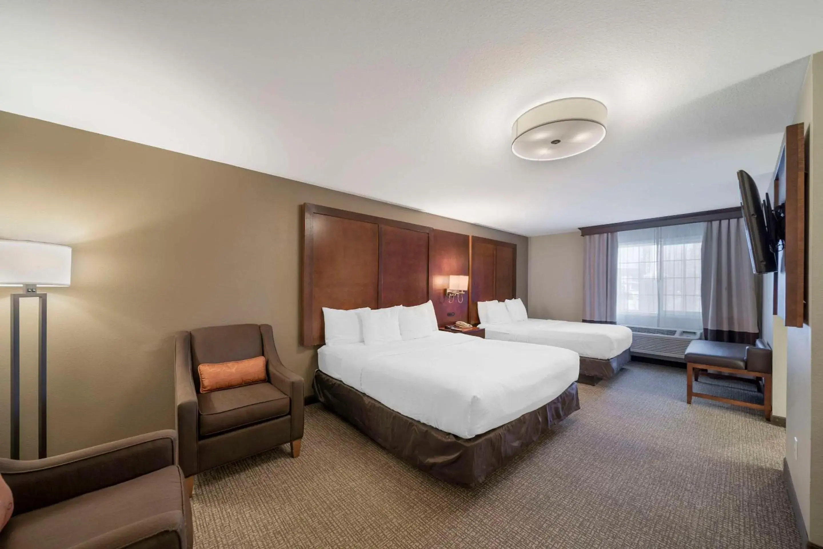 Bedroom, Bed in Comfort Suites Red Bluff near I-5 Bedroom, Bed in Comfort Suites Red Bluff near I-5