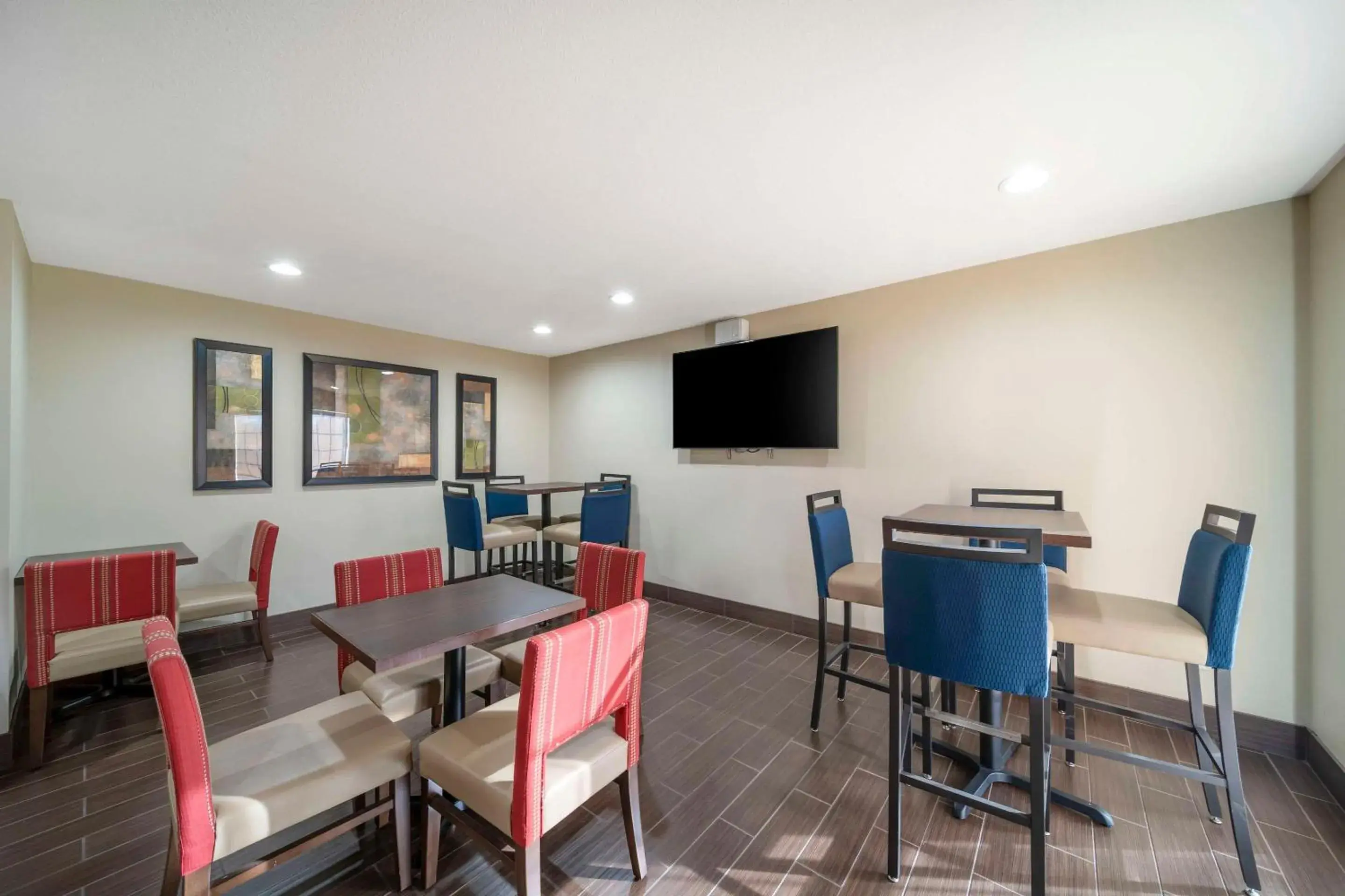Breakfast in Comfort Suites Red Bluff near I-5 Breakfast in Comfort Suites Red Bluff near I-5