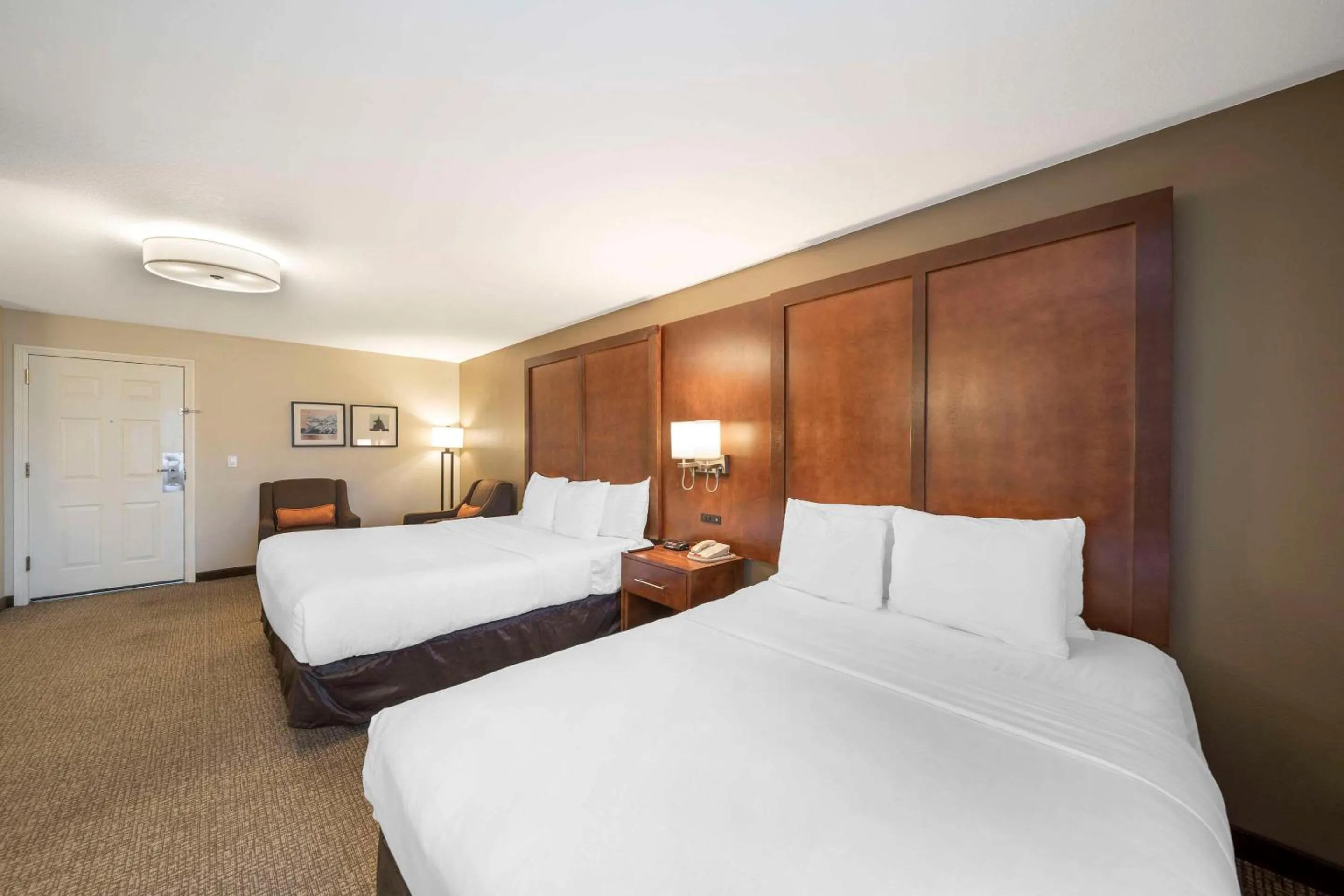 Bedroom, Bed in Comfort Suites Red Bluff near I-5