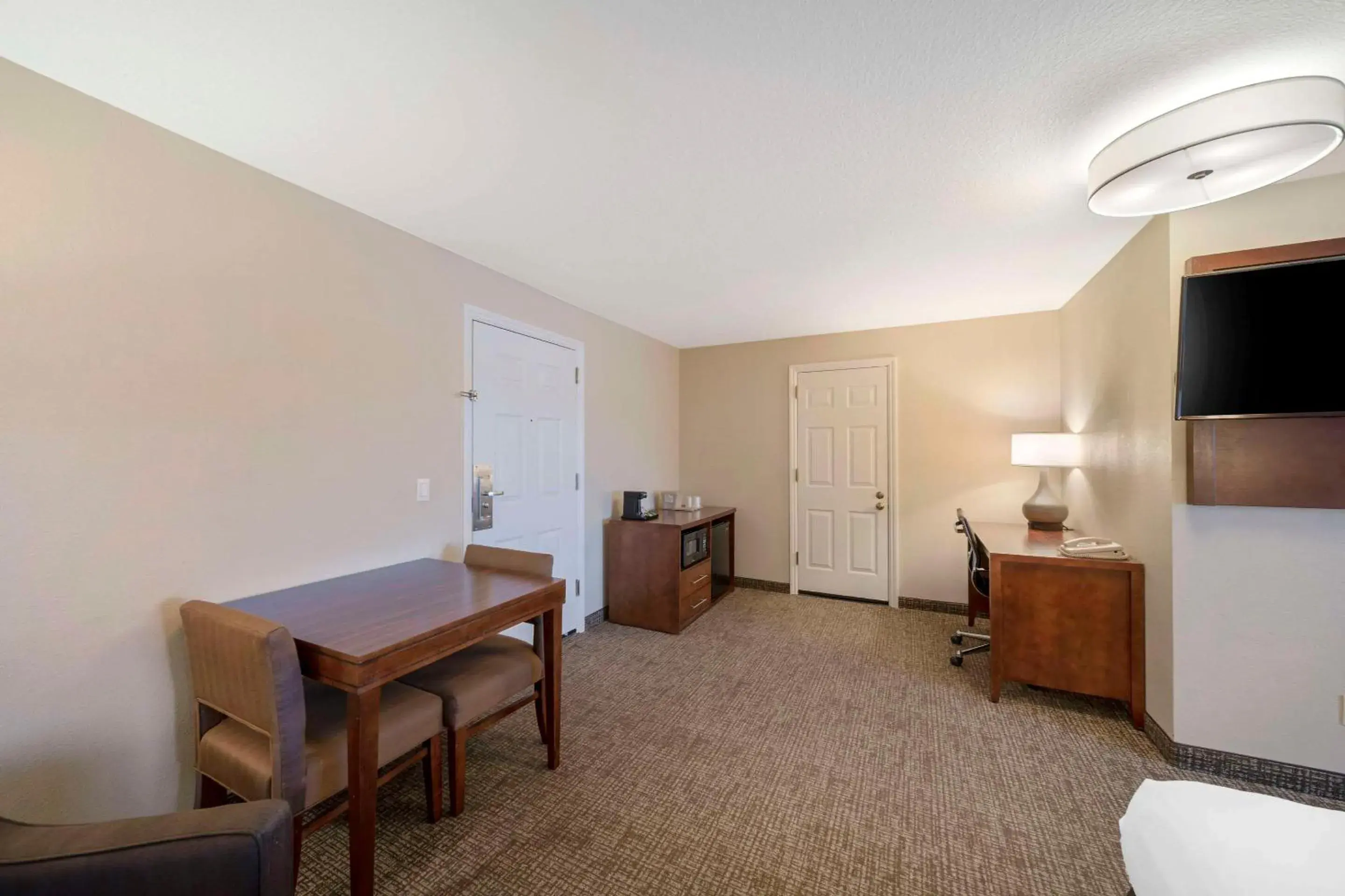 Bedroom in Comfort Suites Red Bluff near I-5 Bedroom in Comfort Suites Red Bluff near I-5