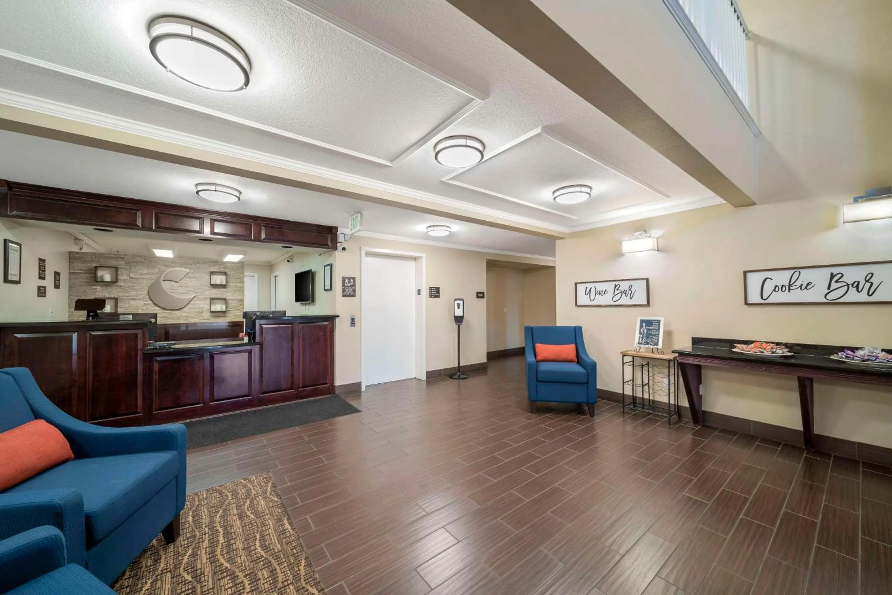 Lobby or reception in Comfort Suites Red Bluff near I-5
