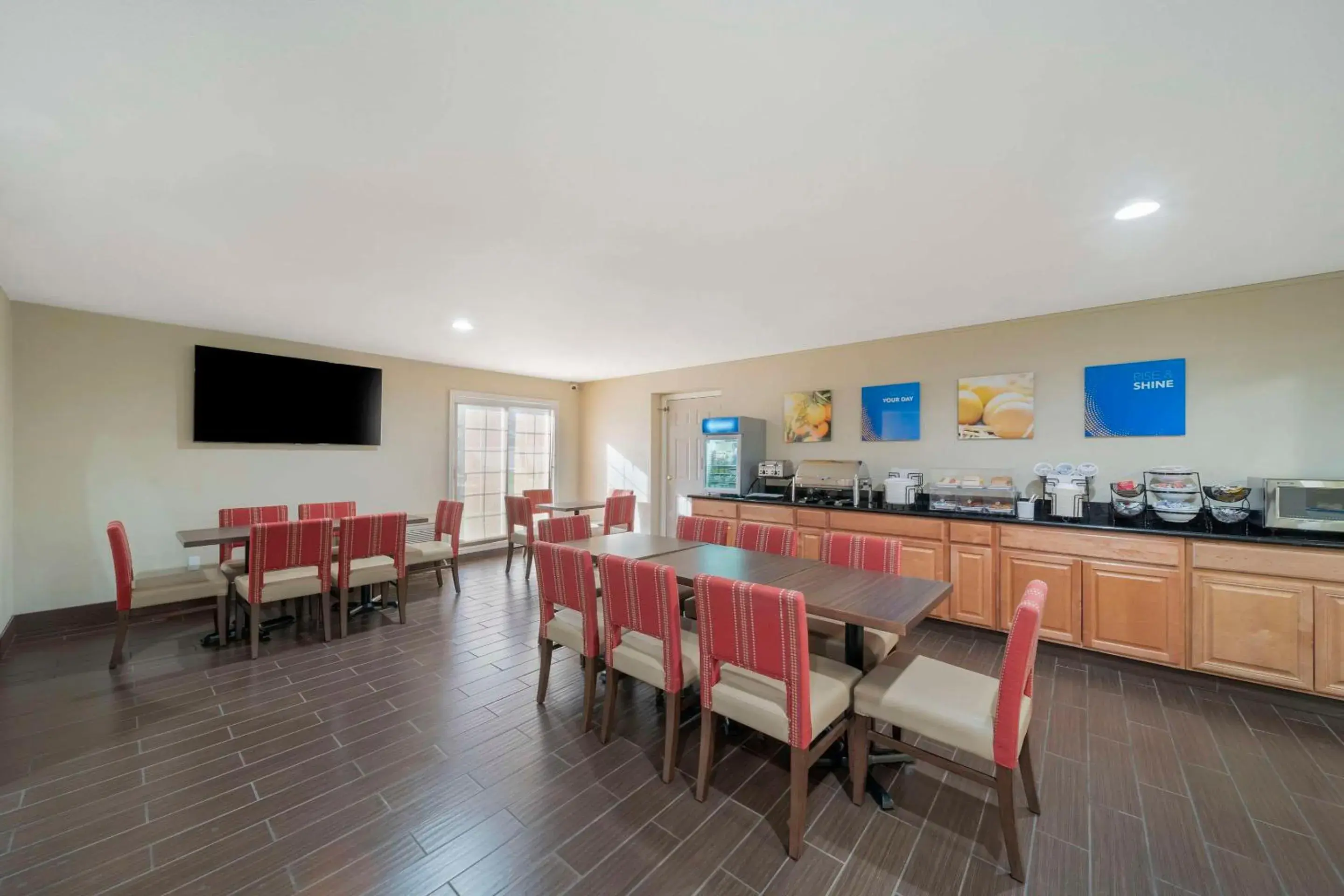 Breakfast in Comfort Suites Red Bluff near I-5 Breakfast in Comfort Suites Red Bluff near I-5