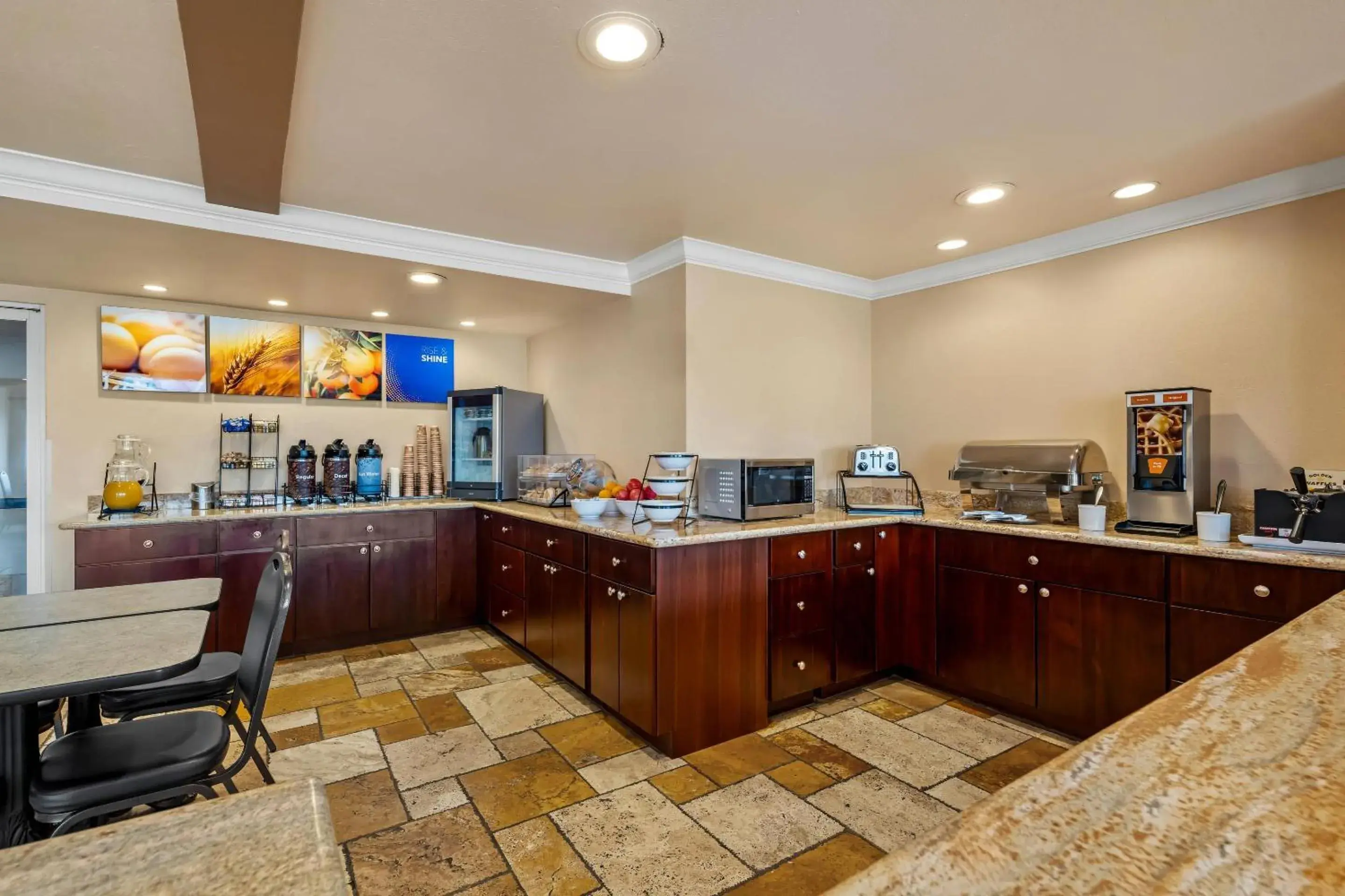 Breakfast in Comfort Inn & Suites Salinas City Center Area Breakfast in Comfort Inn & Suites Salinas City Center Area