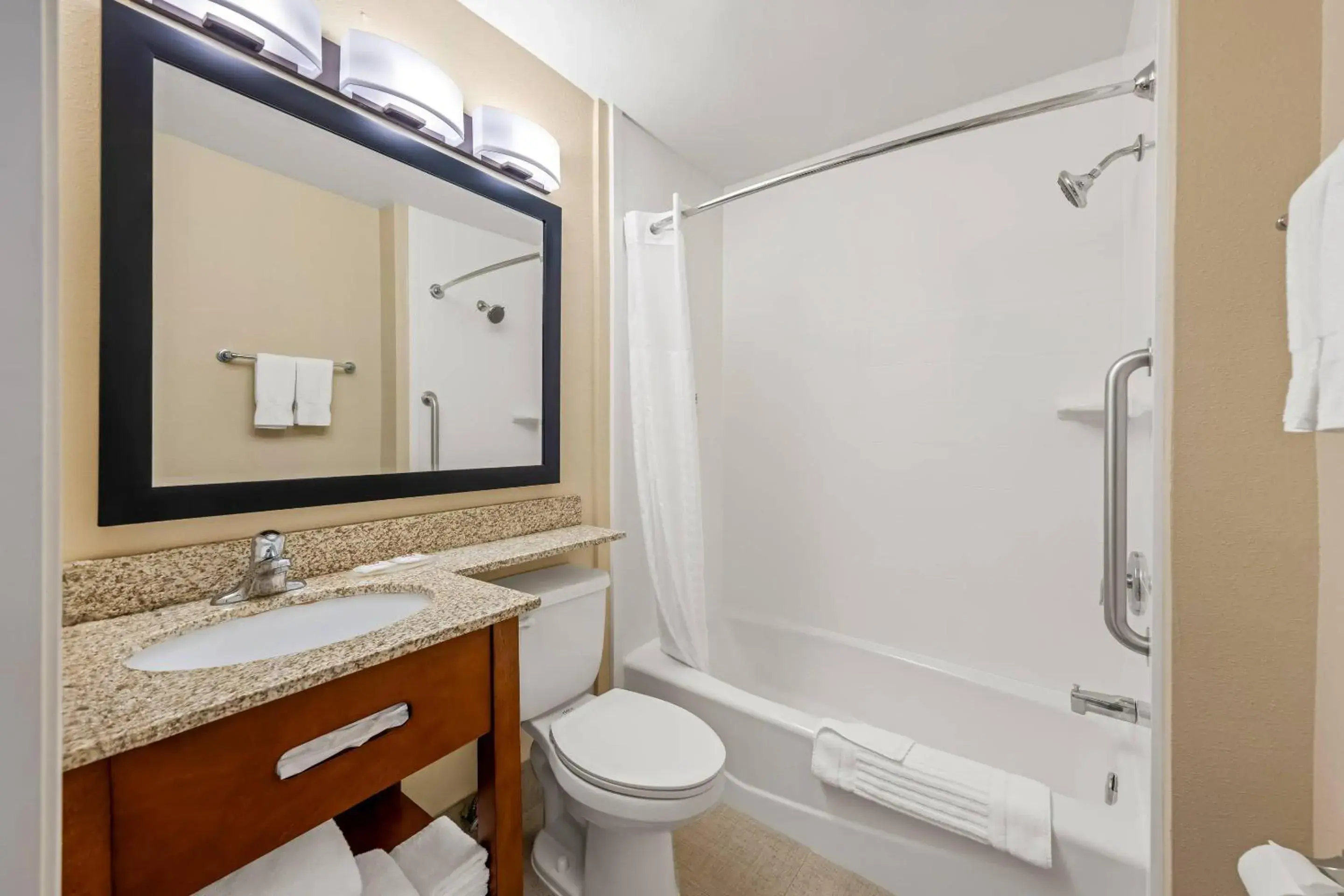 Bedroom in Comfort Inn & Suites Salinas City Center Area Bedroom in Comfort Inn & Suites Salinas City Center Area
