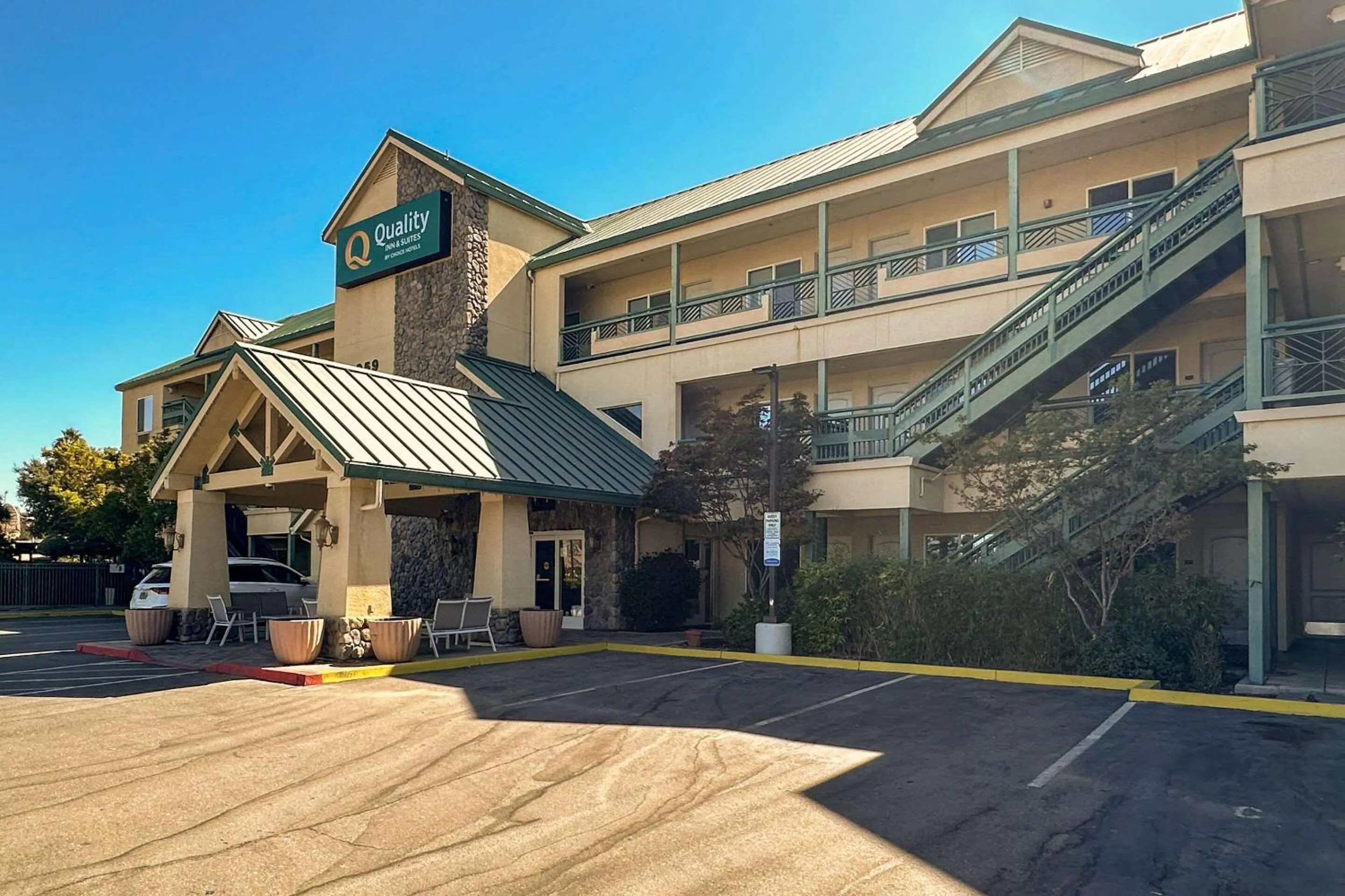 Property building in Quality Inn & Suites Livermore Wine Country