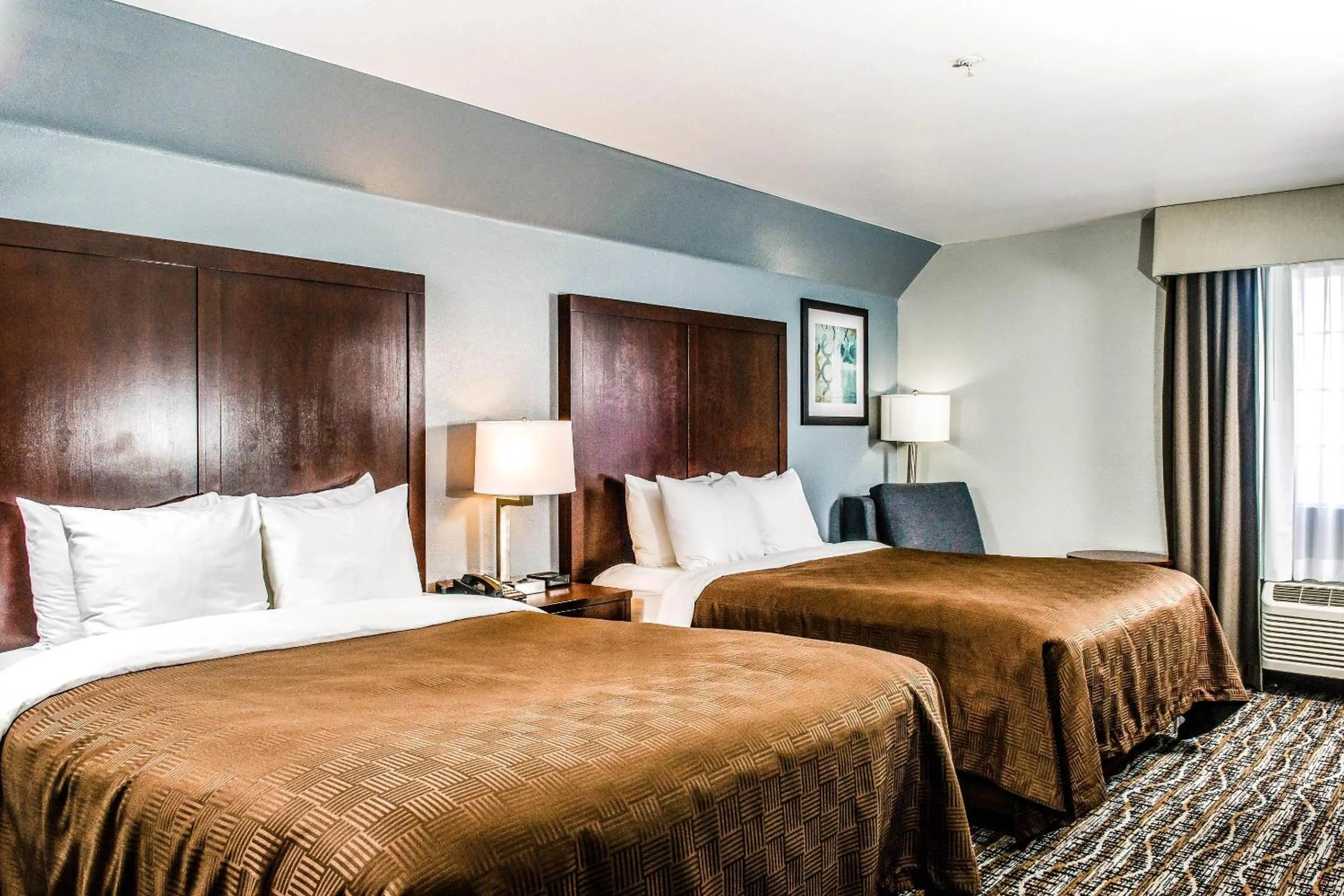 Bedroom, Bed in Clarion Hotel By Humboldt Bay