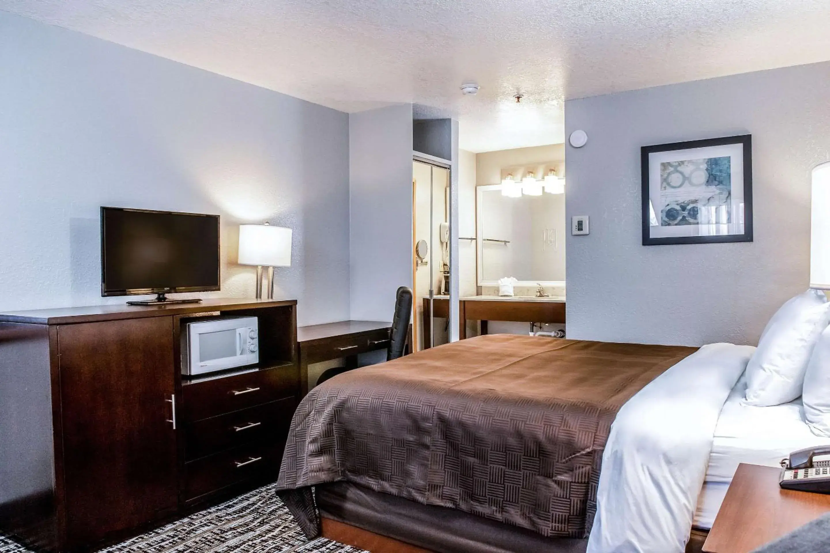 Bedroom, Bed in Clarion Hotel By Humboldt Bay Bedroom, Bed in Clarion Hotel By Humboldt Bay