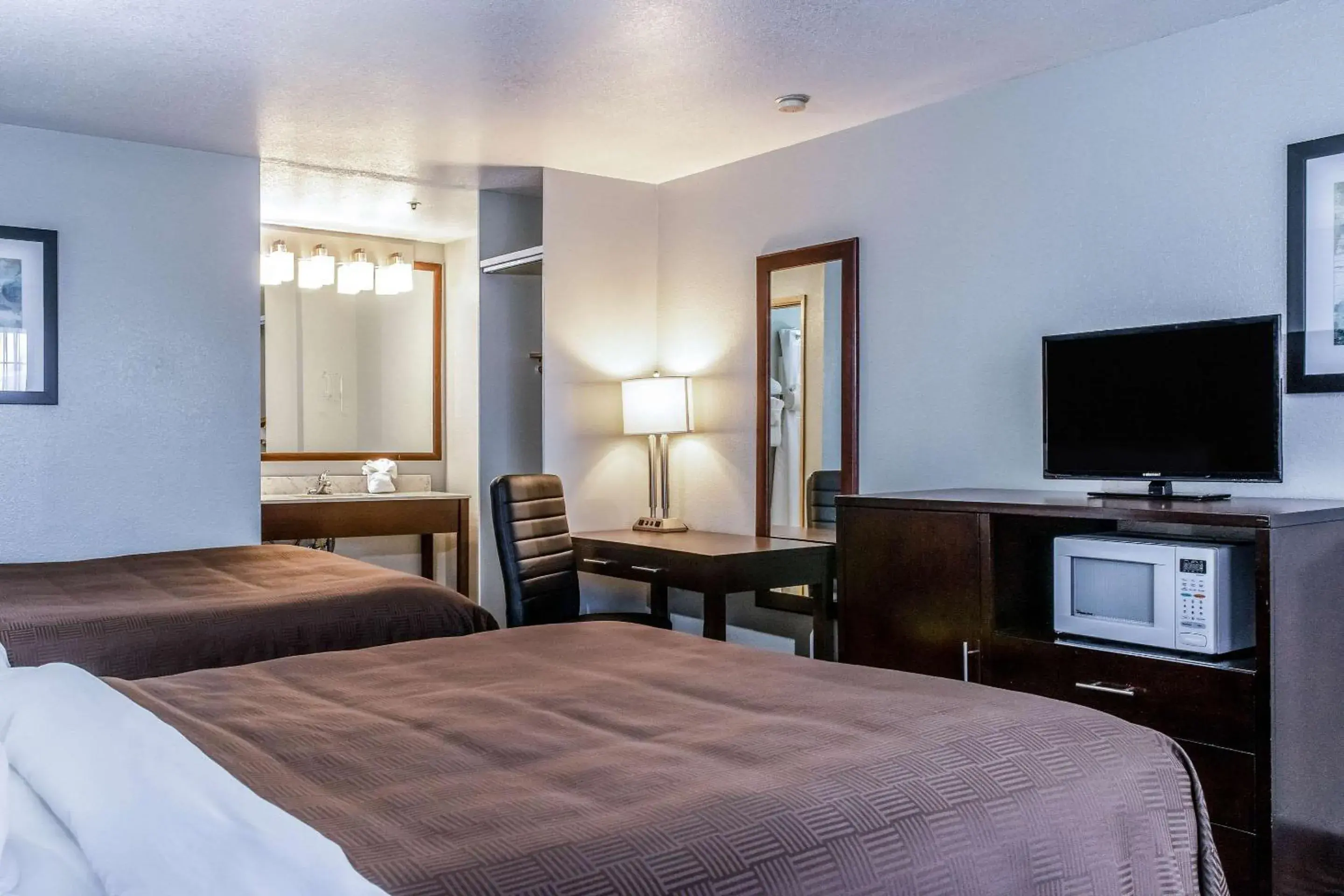 Bedroom, Bed in Clarion Hotel By Humboldt Bay Bedroom, Bed in Clarion Hotel By Humboldt Bay