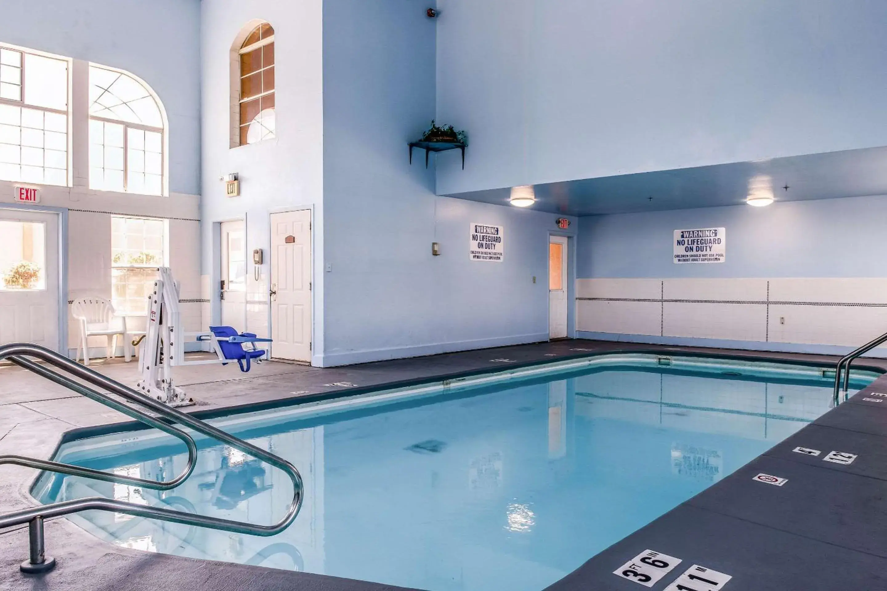 Swimming pool in Clarion Hotel By Humboldt Bay Swimming pool in Clarion Hotel By Humboldt Bay