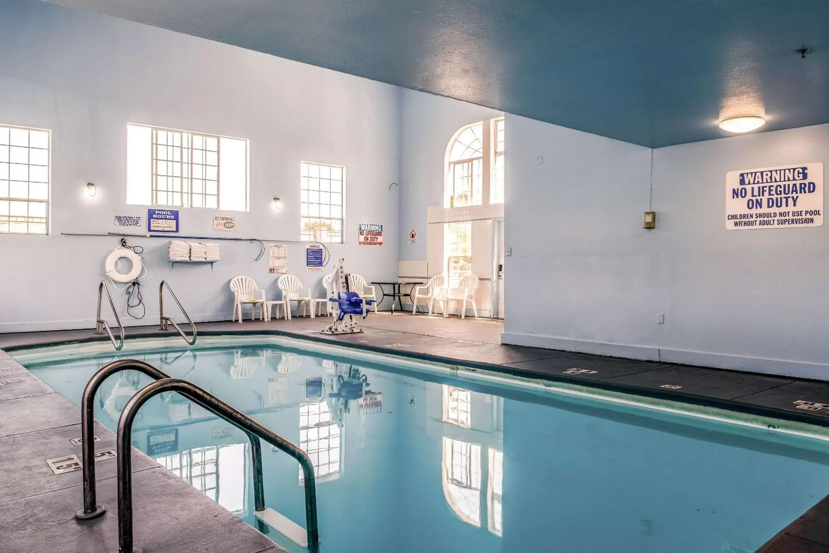 Swimming pool in Clarion Hotel By Humboldt Bay Swimming pool in Clarion Hotel By Humboldt Bay