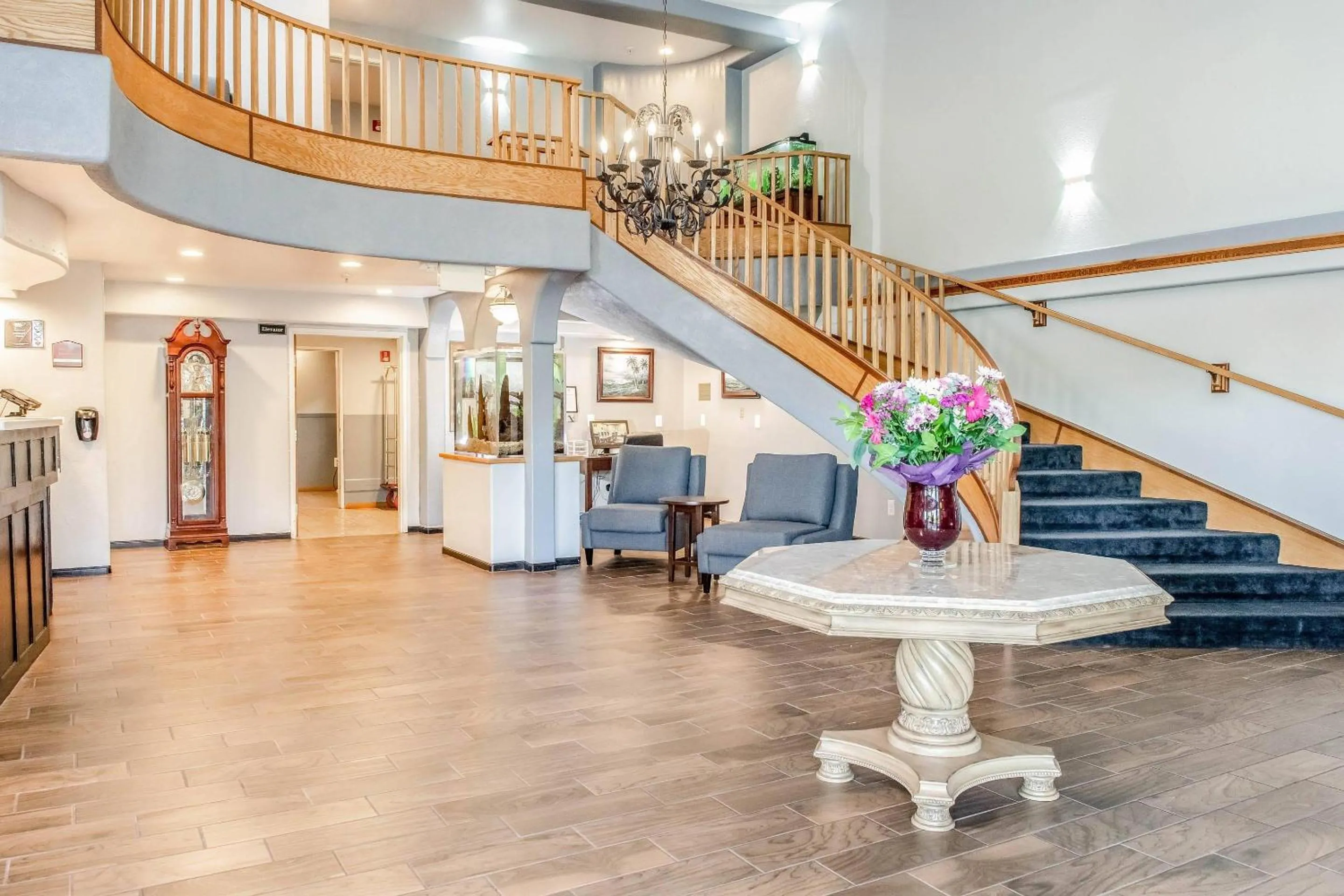 Lobby or reception in Clarion Hotel By Humboldt Bay