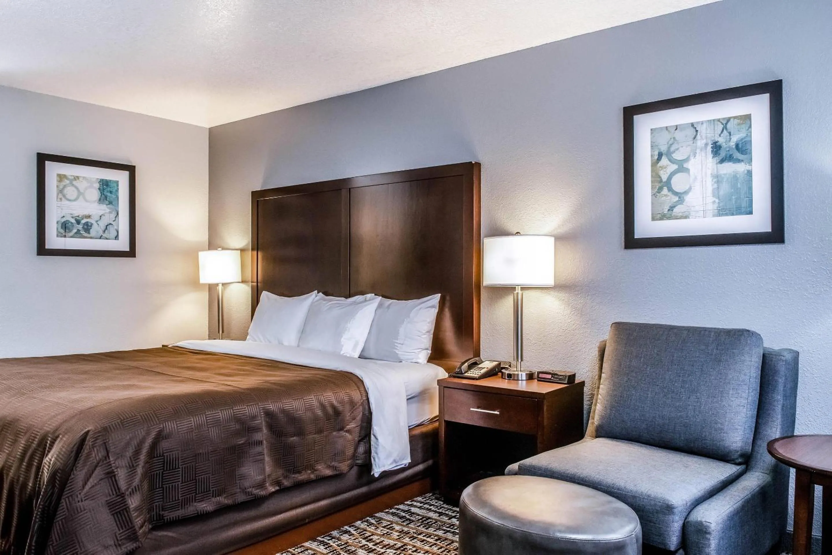 Bedroom, Bed in Clarion Hotel By Humboldt Bay