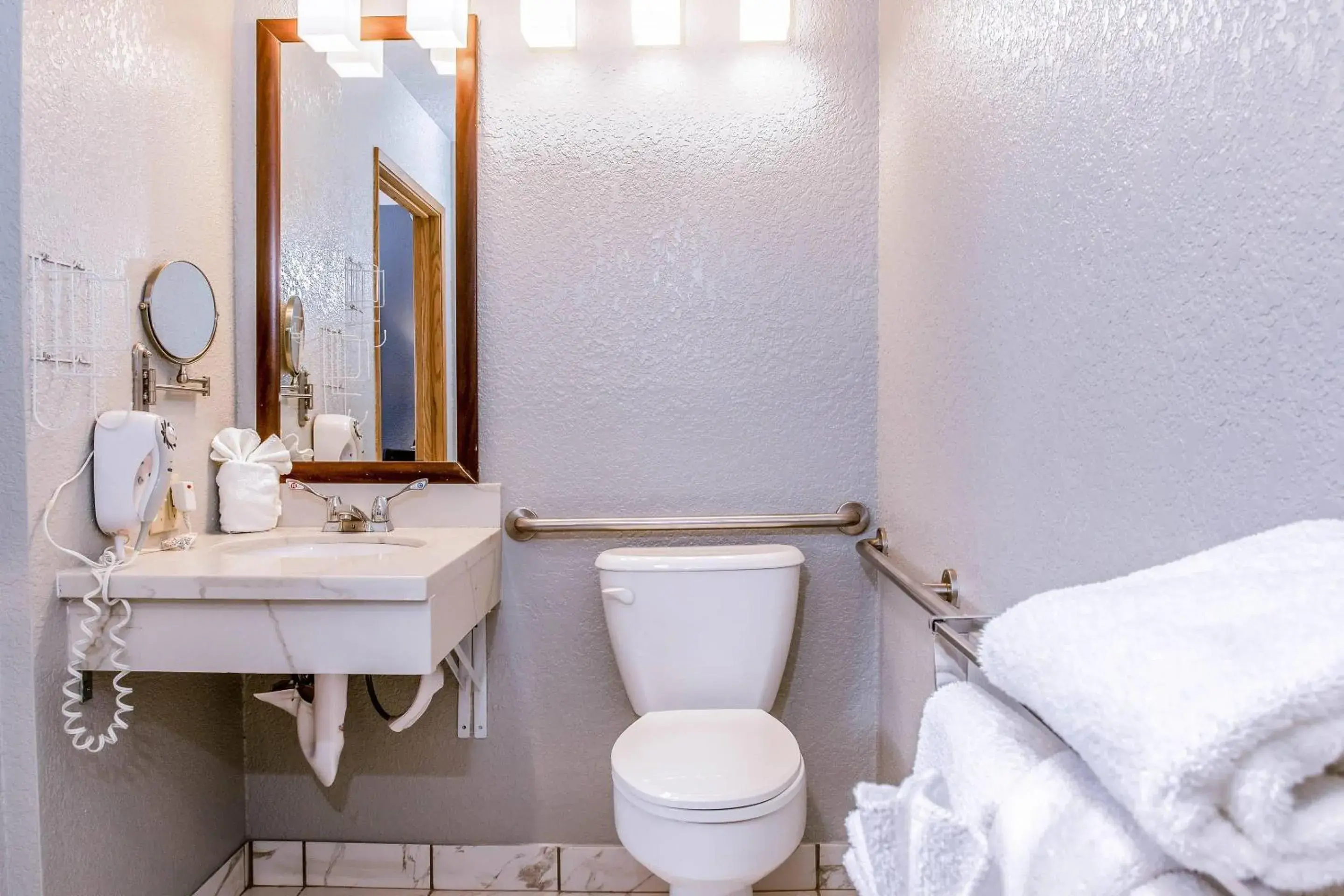 Bedroom in Clarion Hotel By Humboldt Bay Bedroom in Clarion Hotel By Humboldt Bay