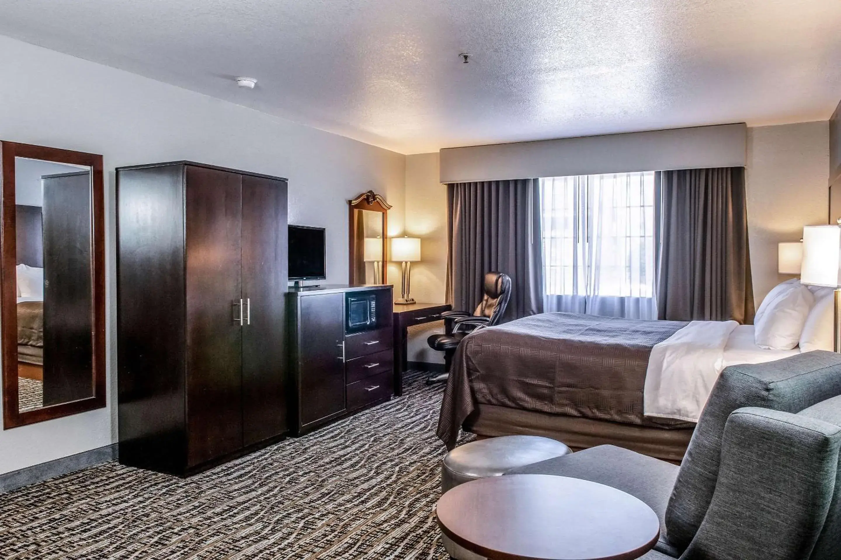 Bedroom, Bed in Clarion Hotel By Humboldt Bay Bedroom, Bed in Clarion Hotel By Humboldt Bay