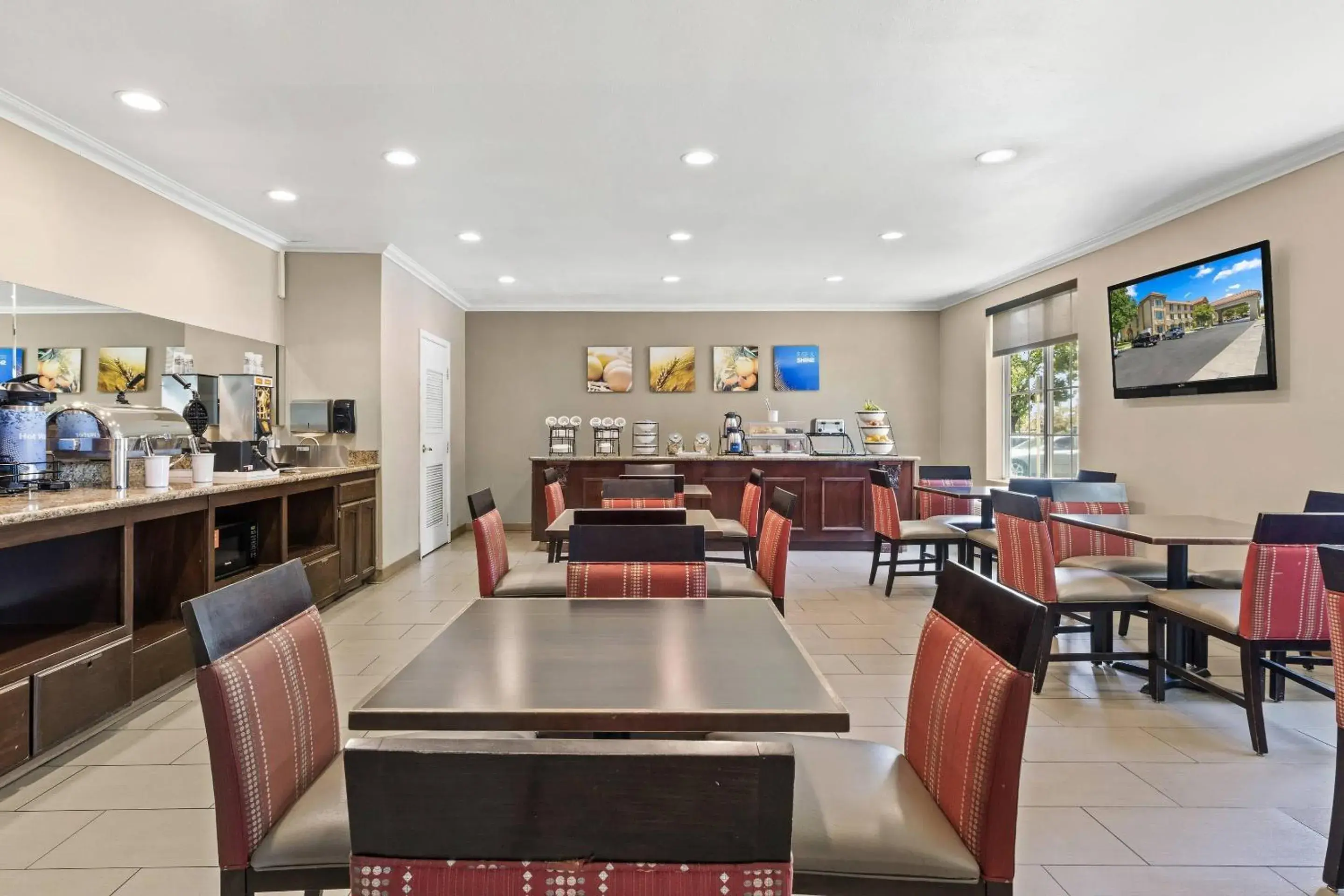 Breakfast in Comfort Inn & Suites Lancaster Antelope Valley Breakfast in Comfort Inn & Suites Lancaster Antelope Valley