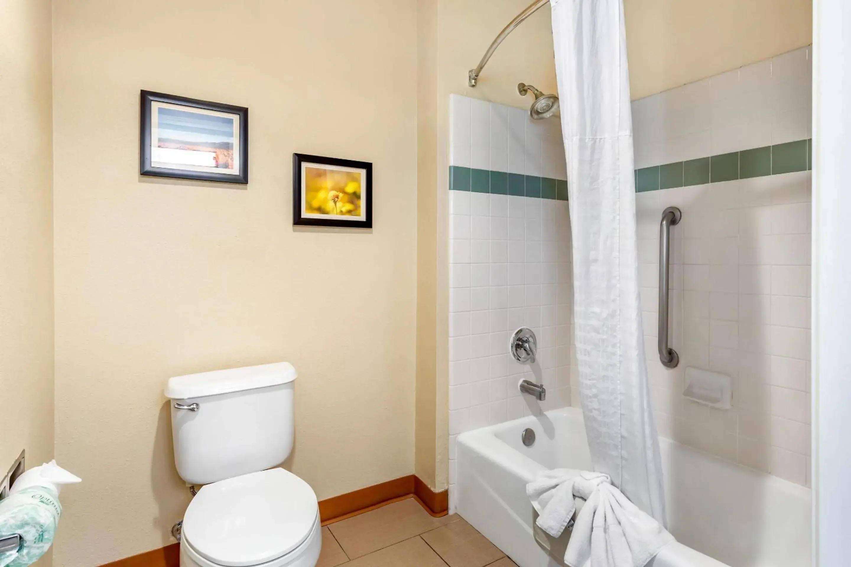 Bedroom in Comfort Inn & Suites Lancaster Antelope Valley Bedroom in Comfort Inn & Suites Lancaster Antelope Valley