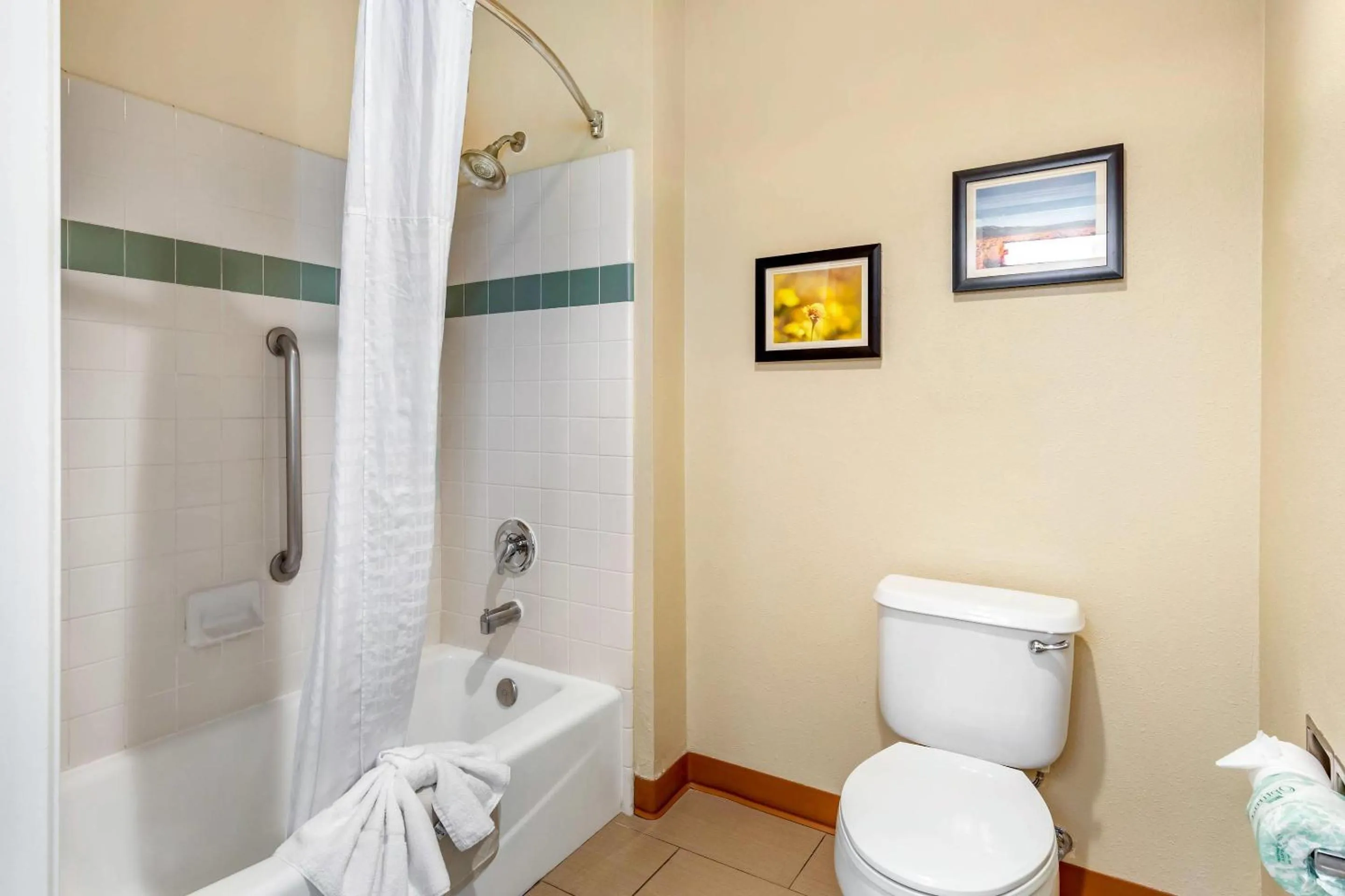 Bedroom in Comfort Inn & Suites Lancaster Antelope Valley