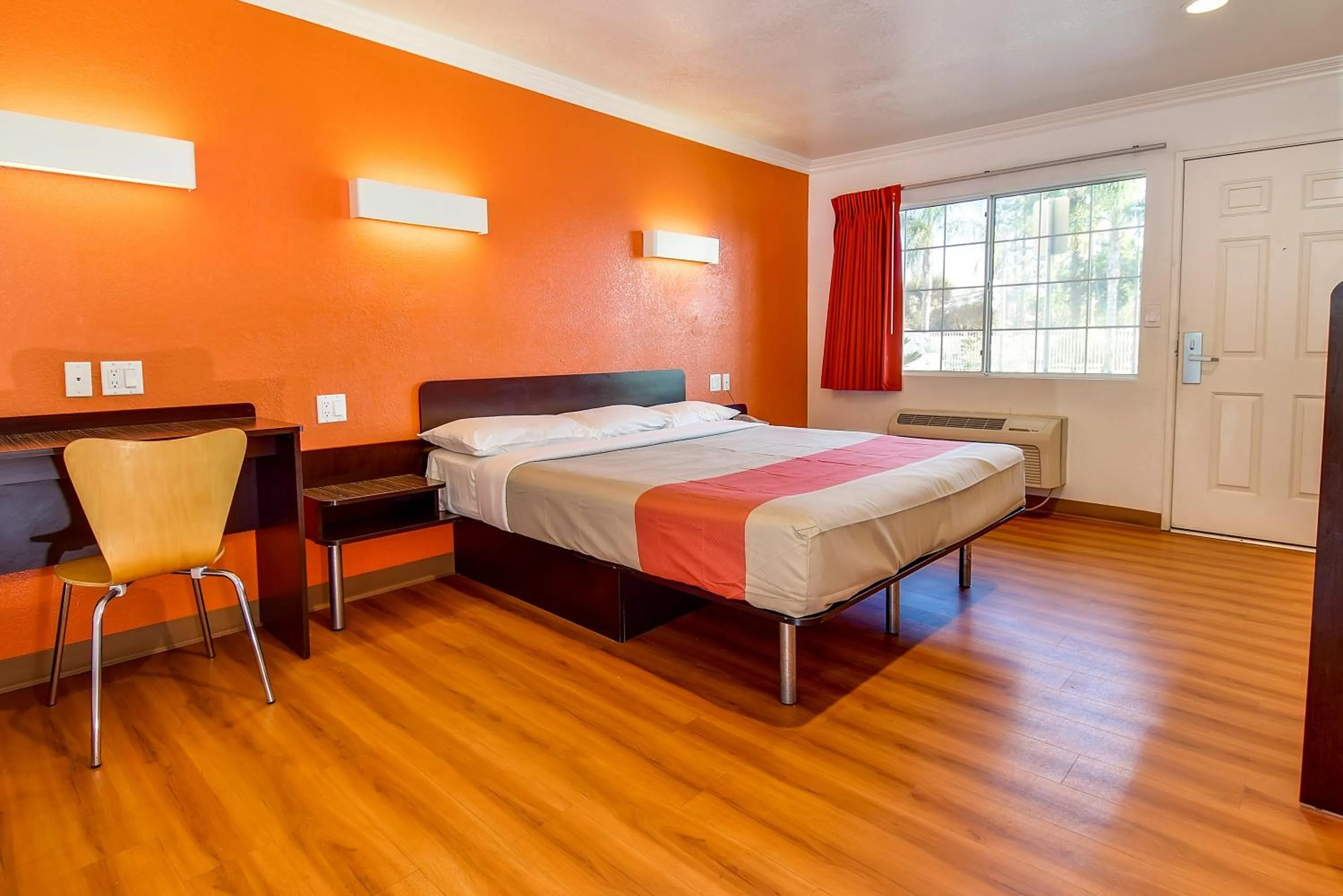 Bed in Motel 6 Garden Grove