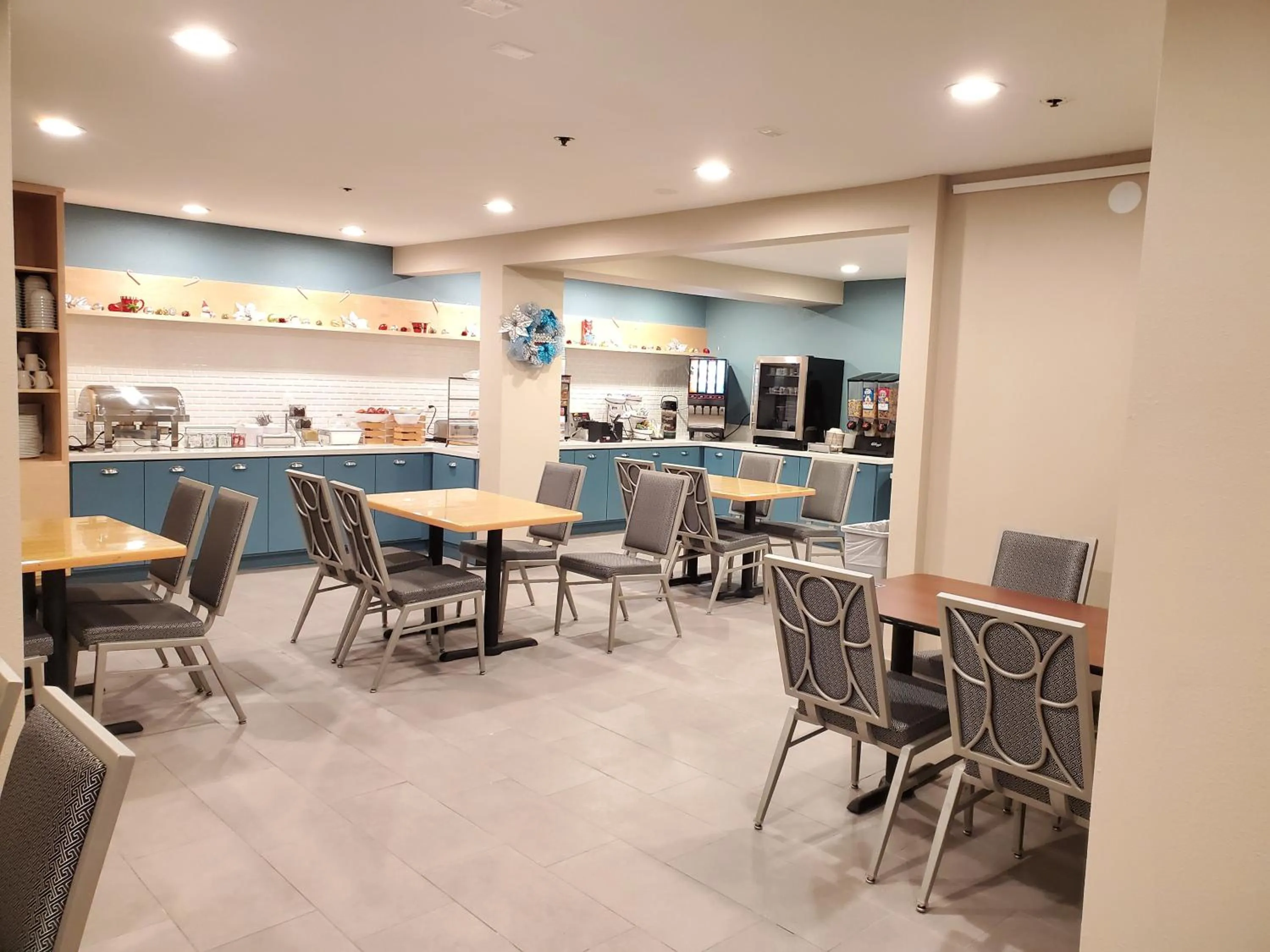 Restaurant/places to eat in Country Inn & Suites by Radisson, Monterey Beachfront-Marina, CA