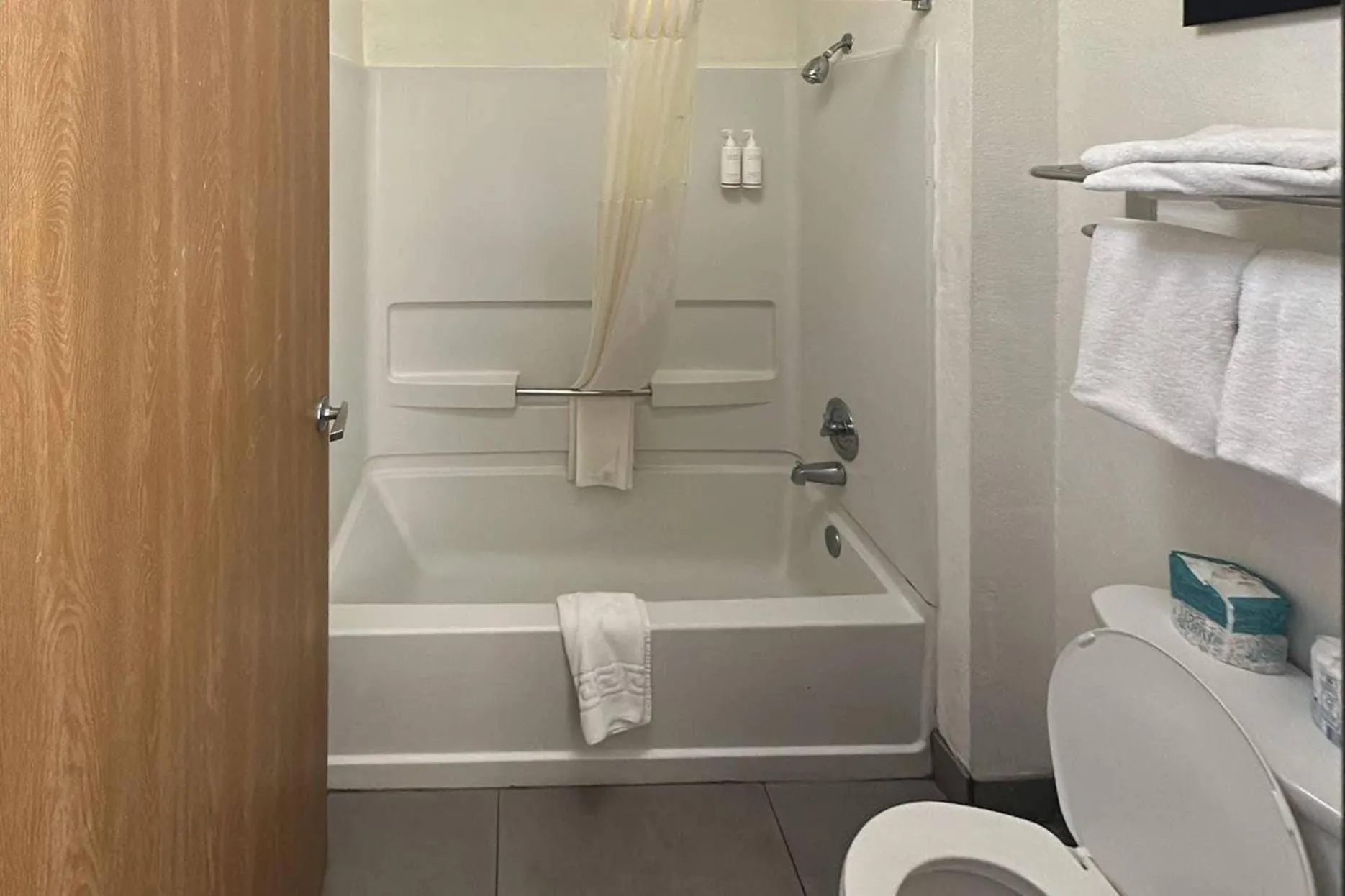 Bedroom in Country Inn & Suites by Radisson, Monterey Beachfront-Marina, CA