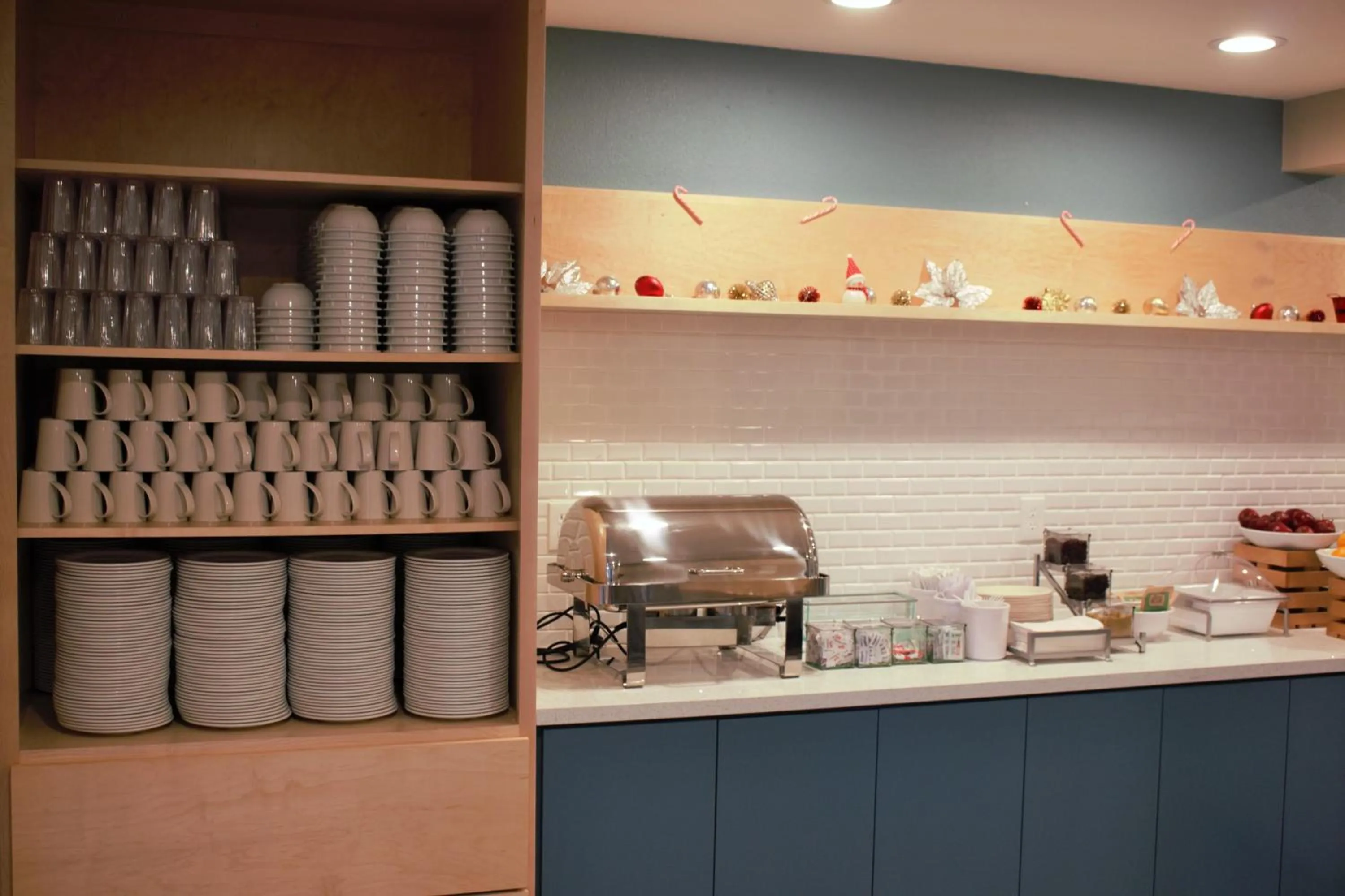 Breakfast in Country Inn & Suites by Radisson, Monterey Beachfront-Marina, CA