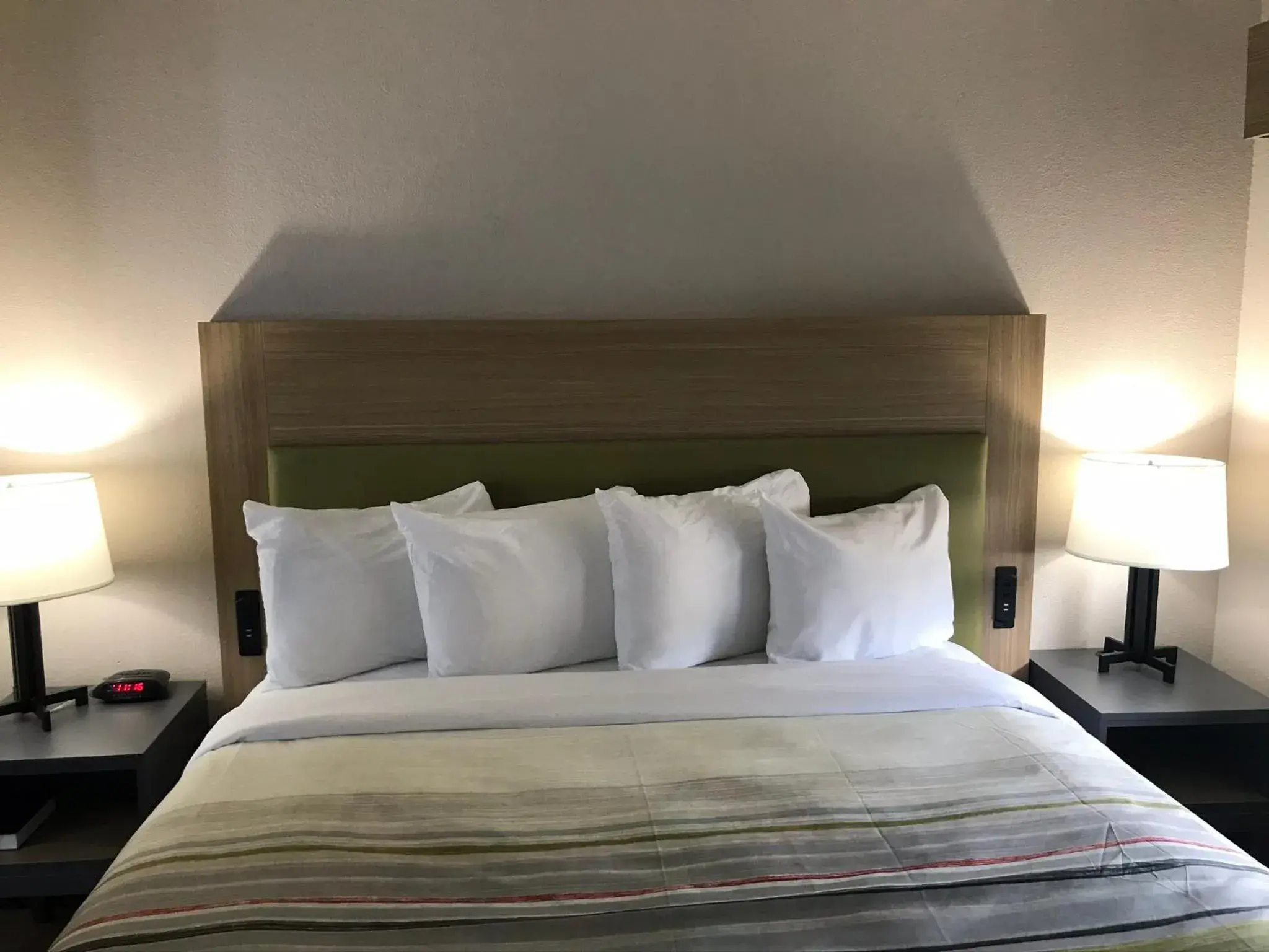 King Room - Non-Smoking in Country Inn & Suites by Radisson, Monterey Beachfront-Marina, CA King Room - Non-Smoking in Country Inn & Suites by Radisson, Monterey Beachfront-Marina, CA