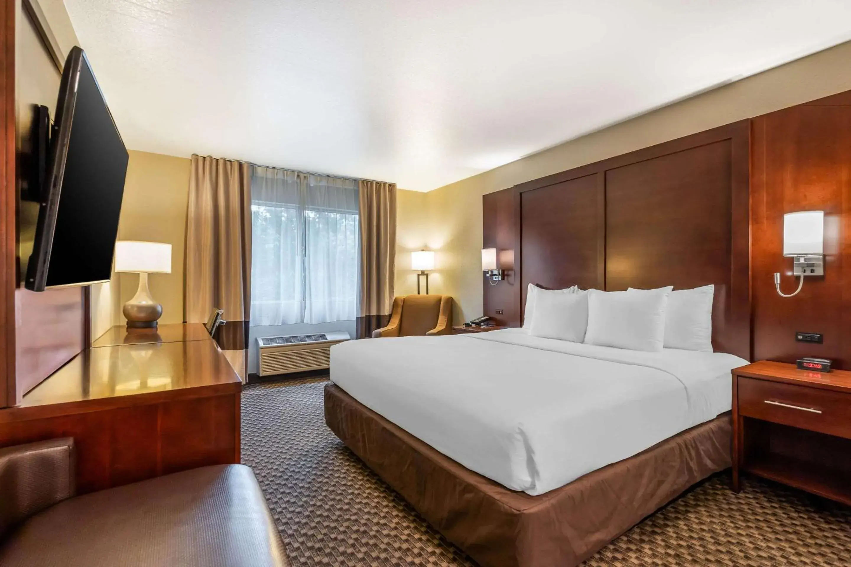 Bedroom, Bed in Comfort Inn Fairfield Napa Valley Area Bedroom, Bed in Comfort Inn Fairfield Napa Valley Area
