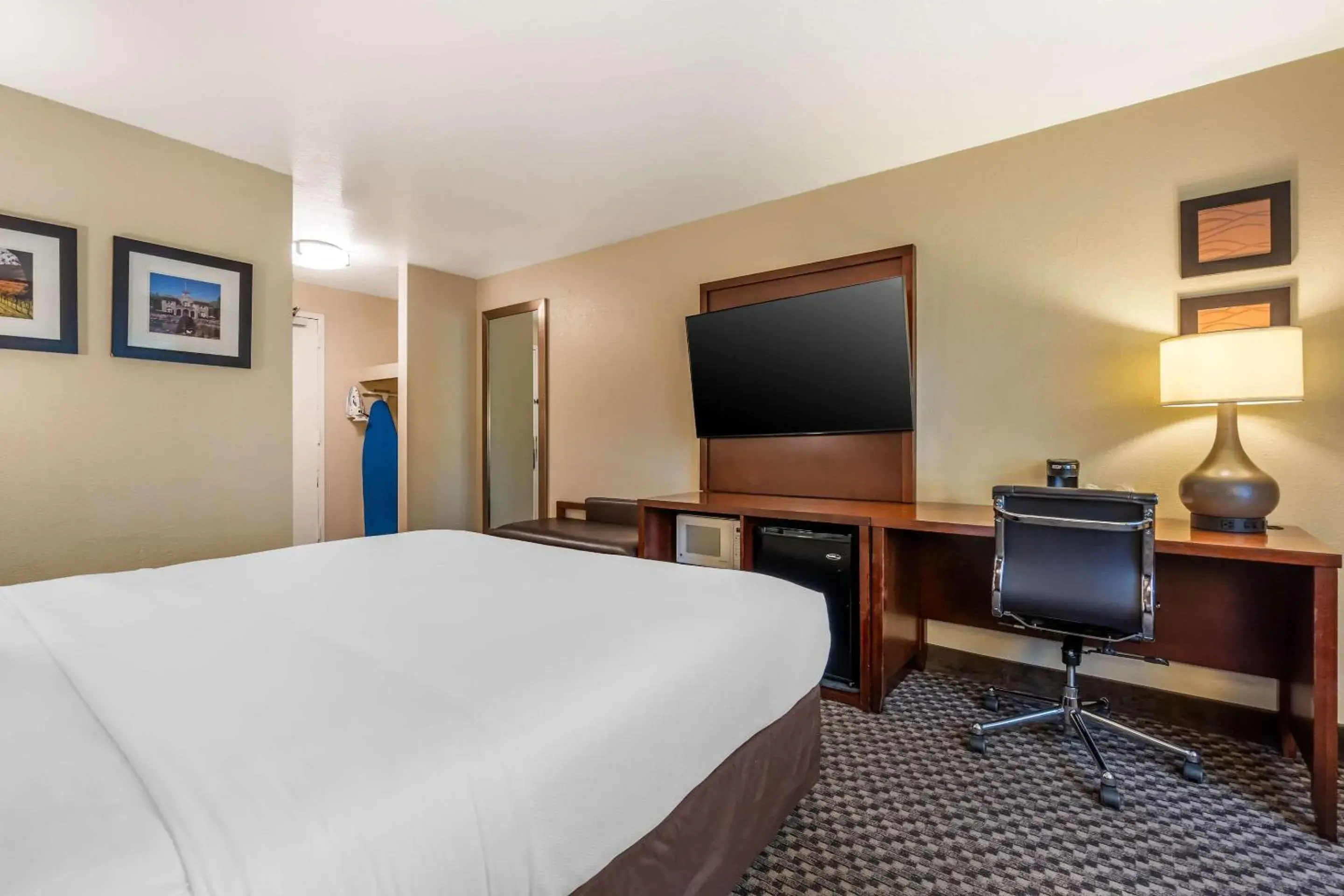 Bedroom, Bed in Comfort Inn Fairfield Napa Valley Area Bedroom, Bed in Comfort Inn Fairfield Napa Valley Area