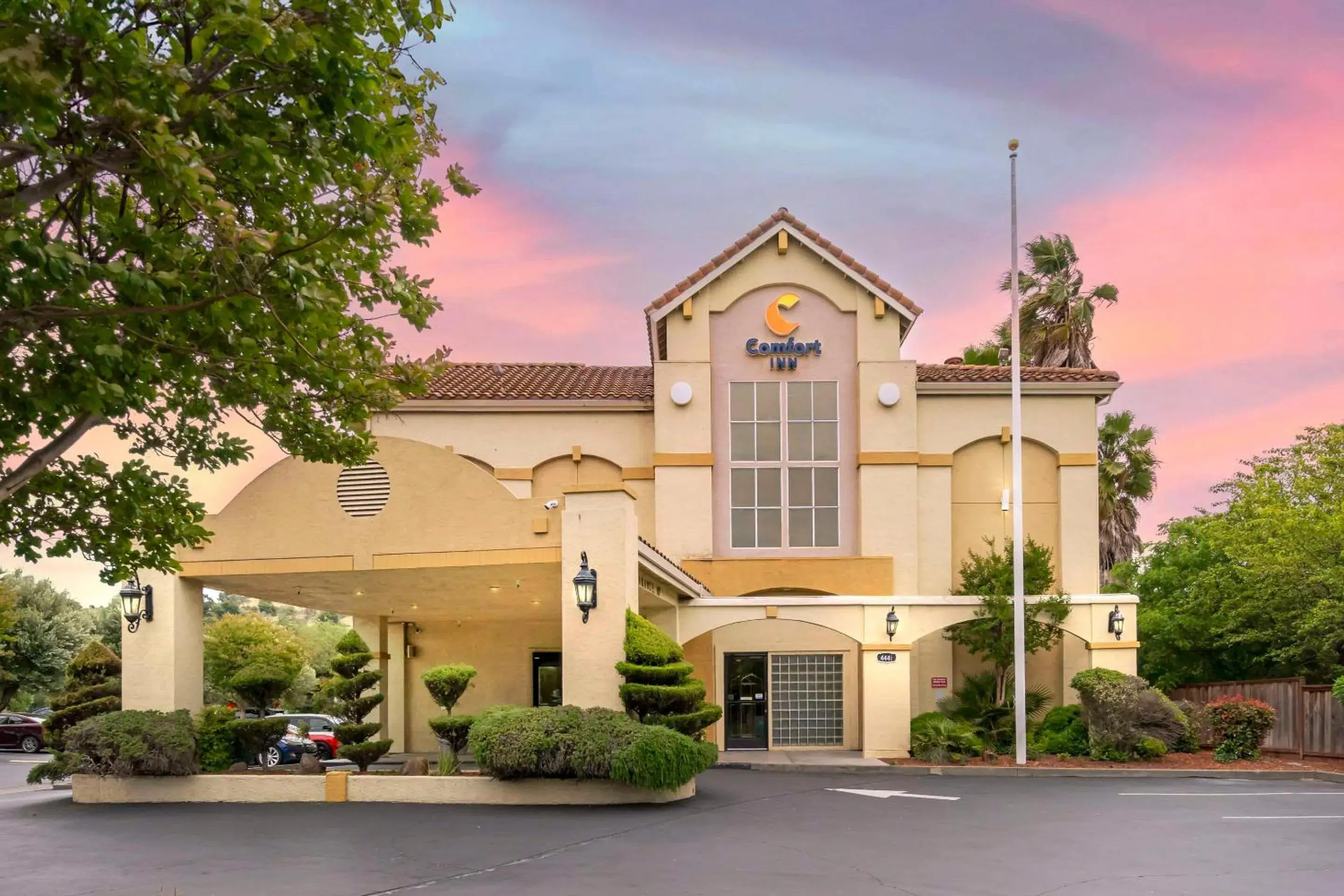 Property building in Comfort Inn Fairfield Napa Valley Area Property building in Comfort Inn Fairfield Napa Valley Area