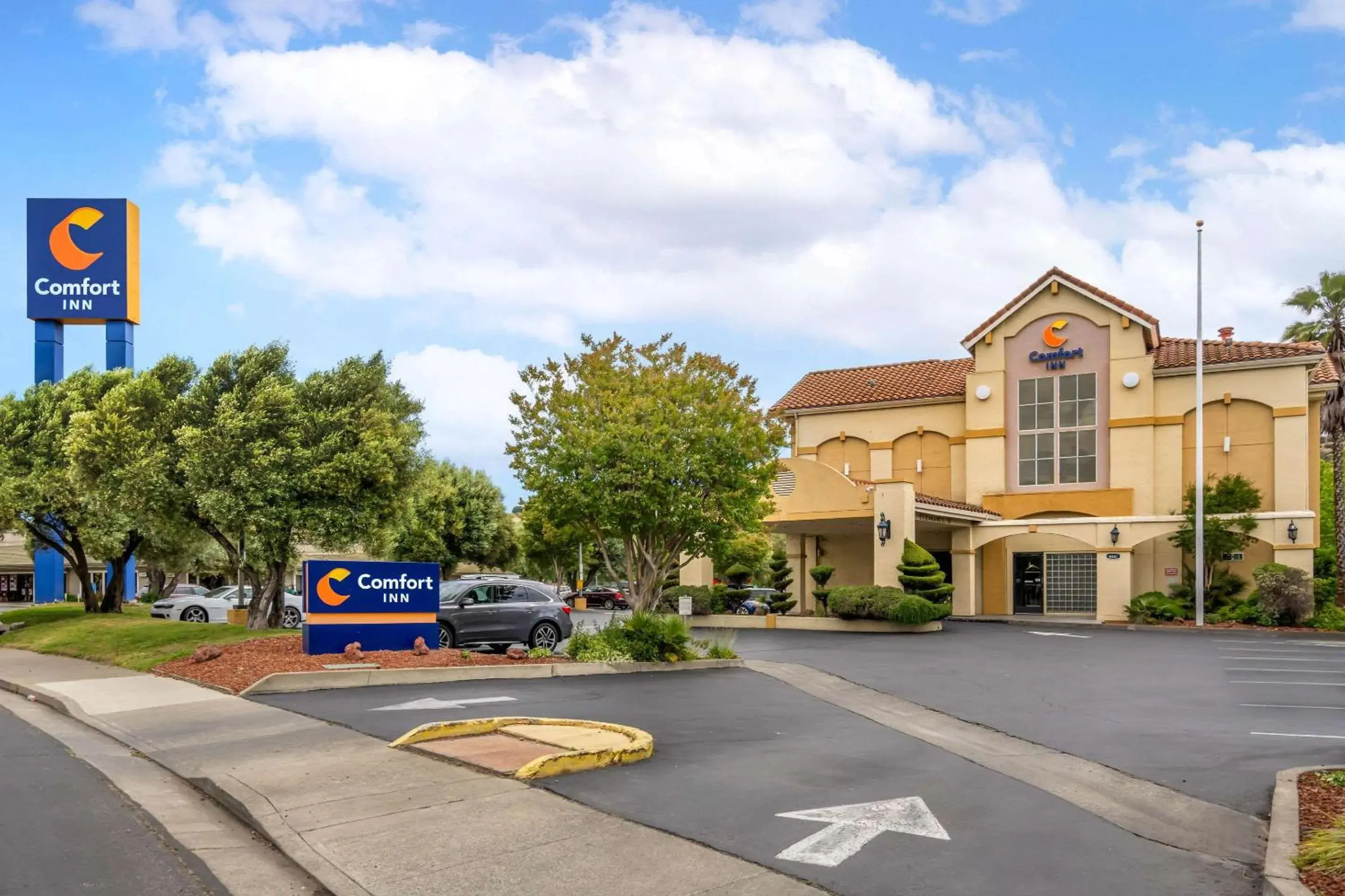 Property building in Comfort Inn Fairfield Napa Valley Area Property building in Comfort Inn Fairfield Napa Valley Area