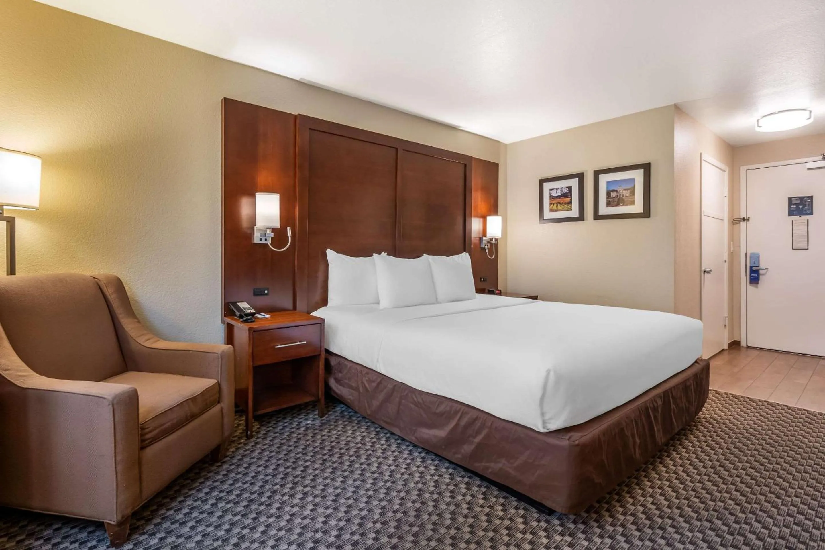 Bedroom, Bed in Comfort Inn Fairfield Napa Valley Area