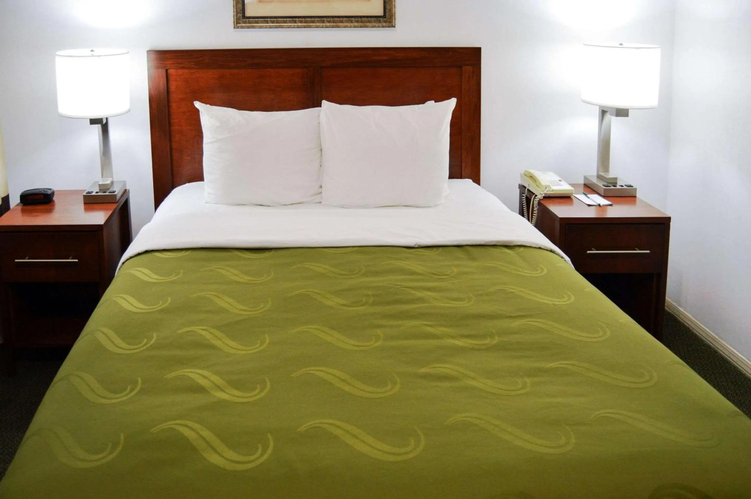 Photo of the whole room, Bed in Quality Inn Yosemite Valley Gateway